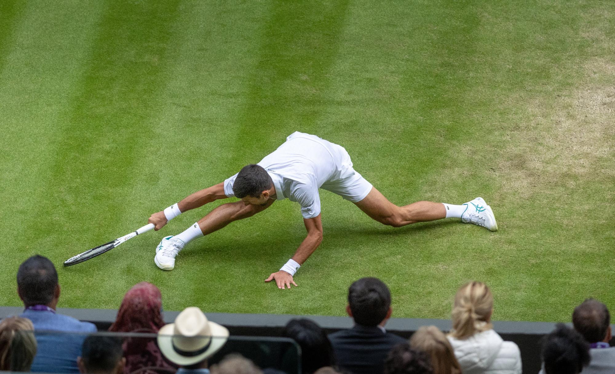 $!Novak Djokovic ‘desactiva un problema’ para meterse a semifinales en Wimbledon