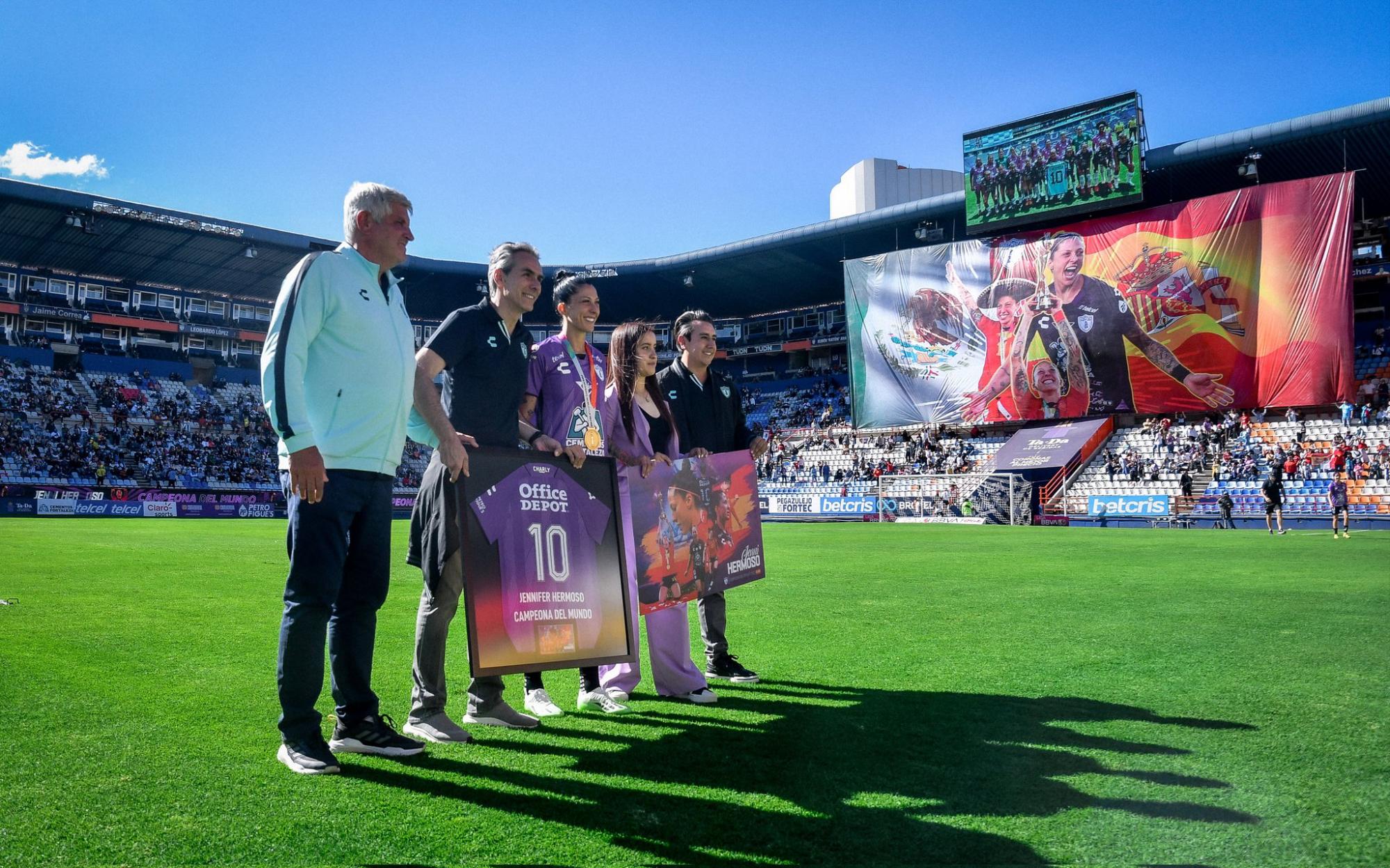 $!Pachuca le rinde Hermoso homenaje a Jenni