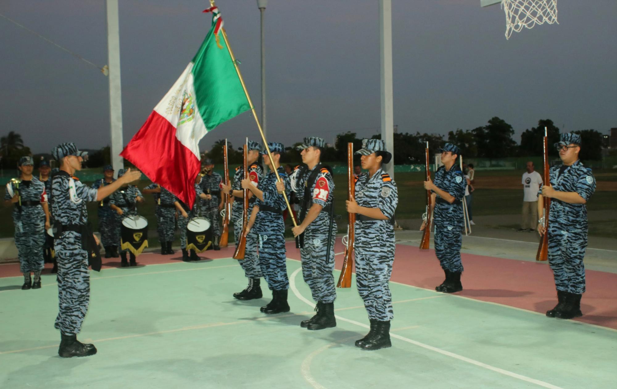 $!Prenden la llama de la Olimpiada Deportiva Estudiantil, en Mazatlán