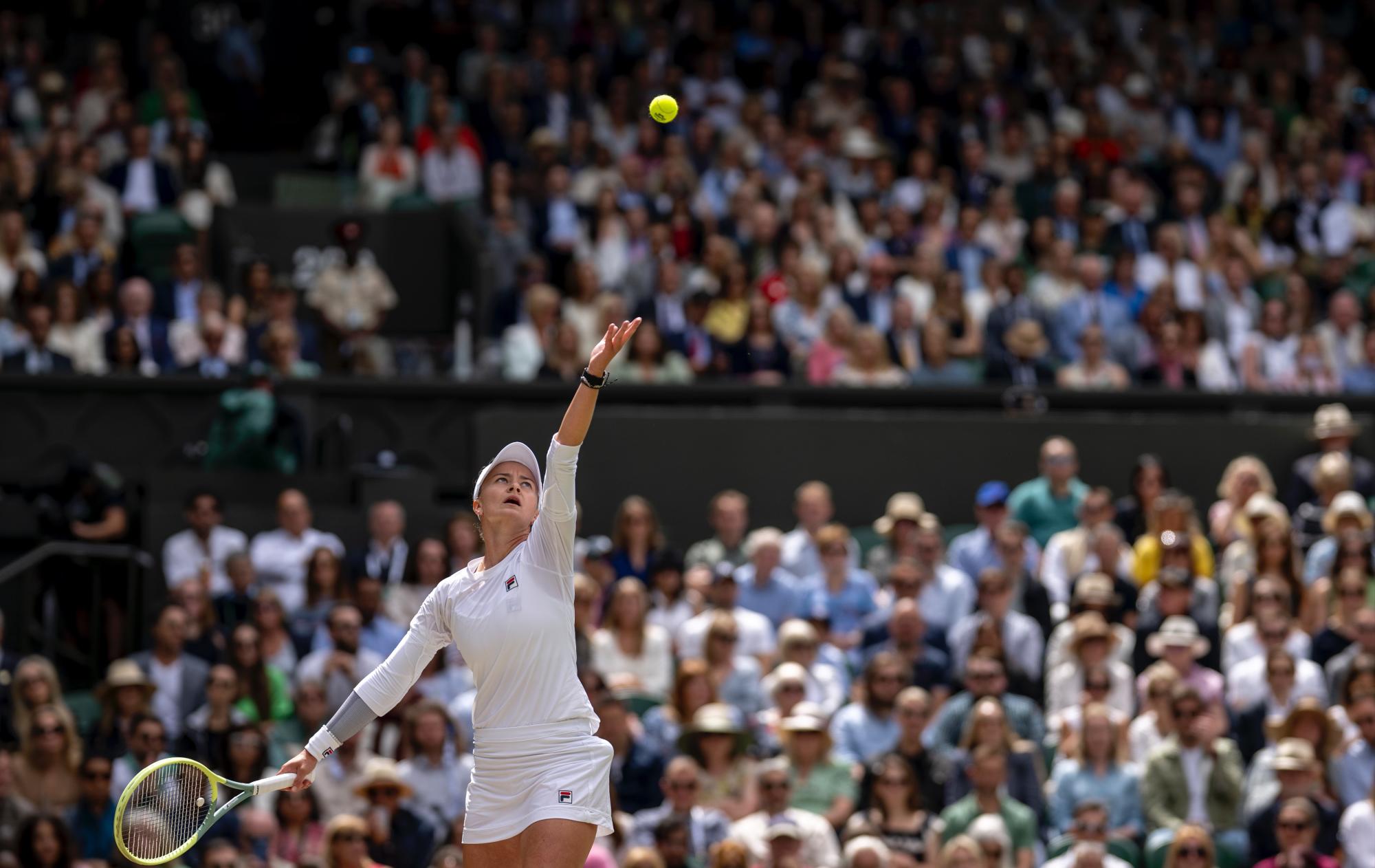 $!Krejcikova vence a Paolini en tres sets y se corona campeona de Wimbledon