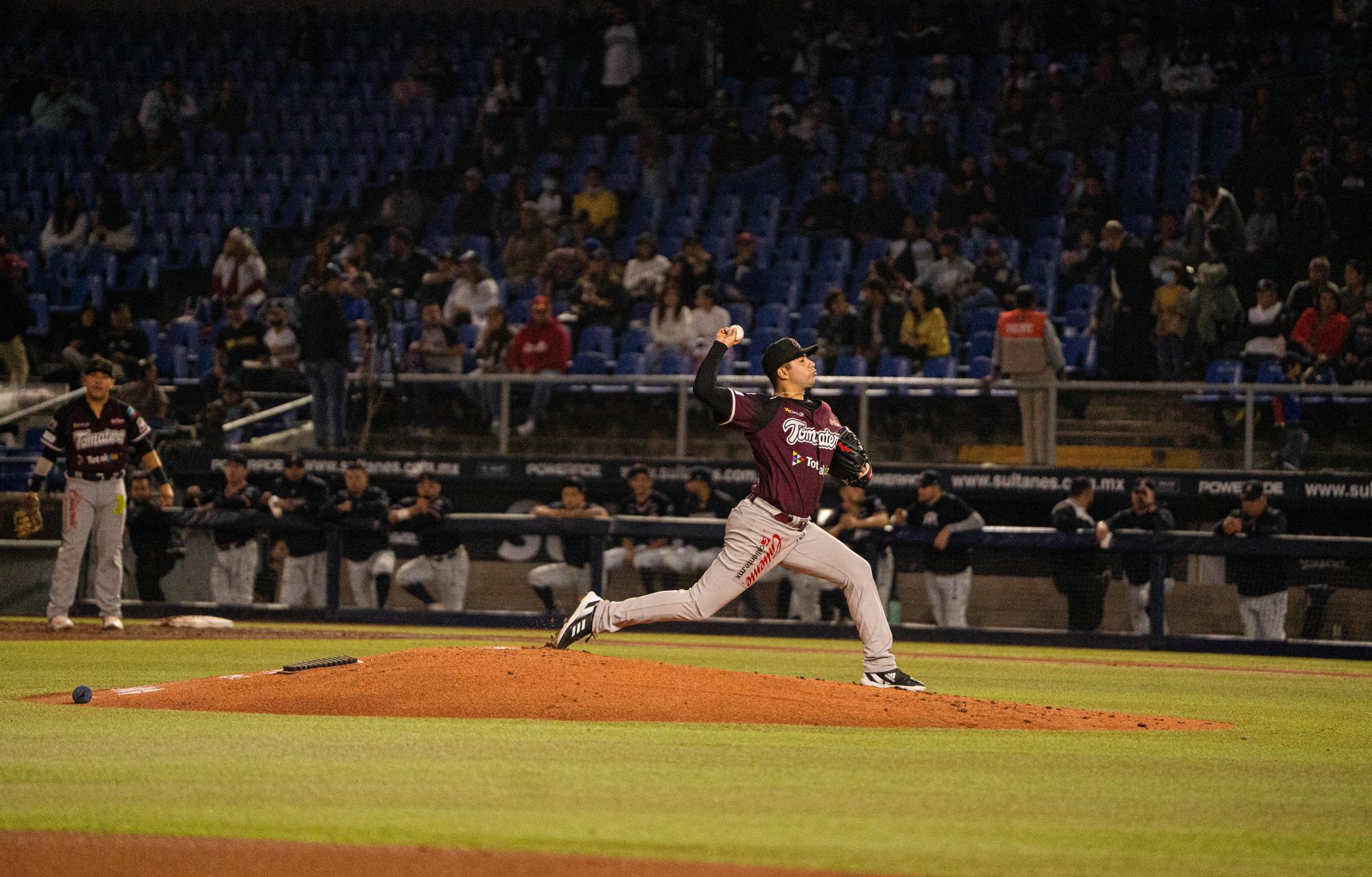 $!Tomateros de Culiacán divide honores con Sultanes