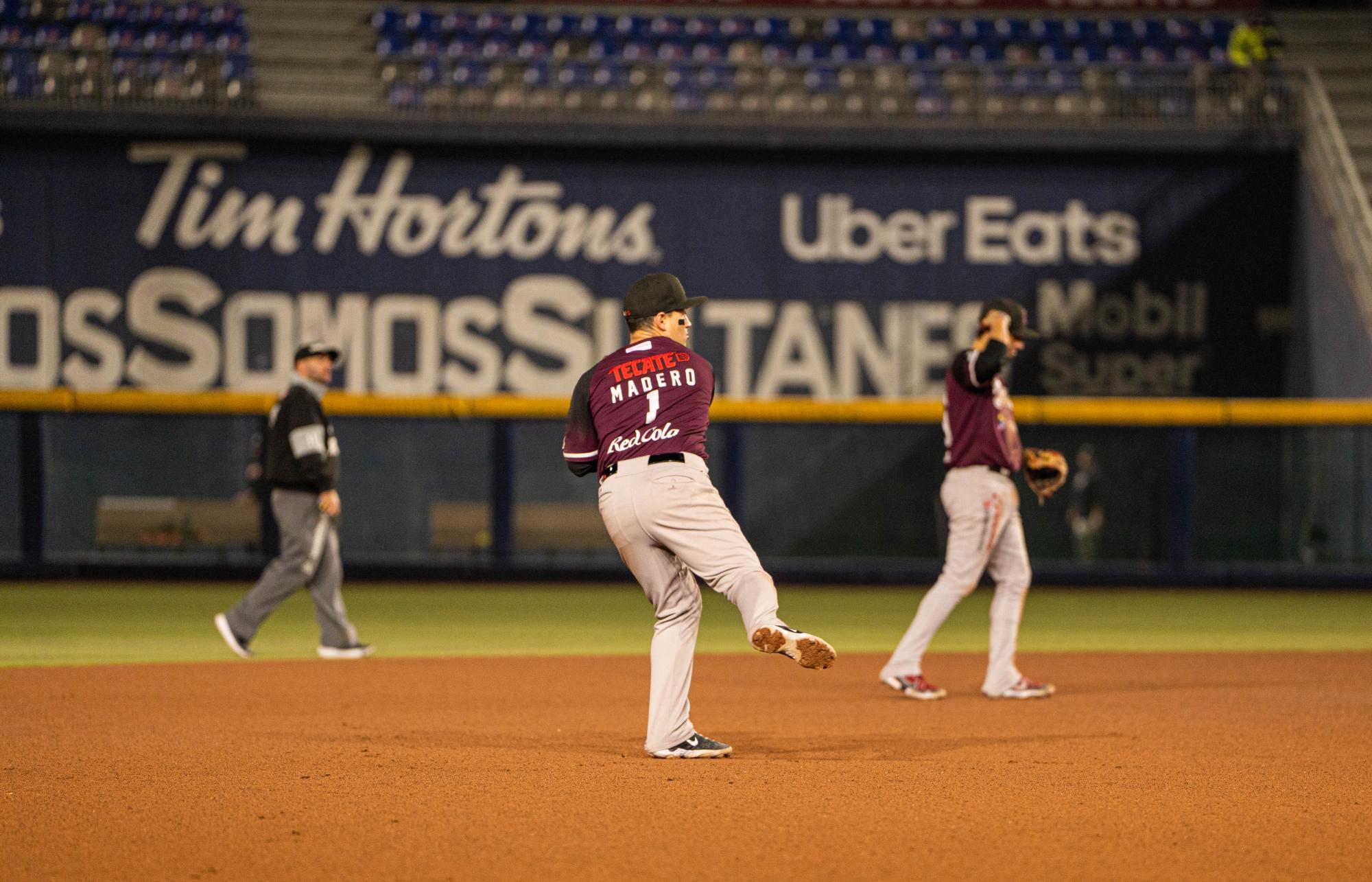 $!Tomateros de Culiacán divide honores con Sultanes