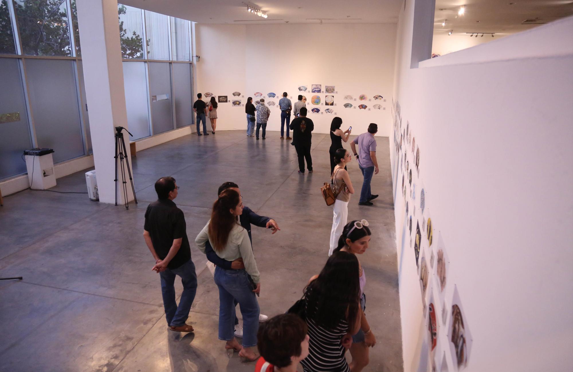 $!La exposición Abanicos se inauguró en la planta baja de la galería.