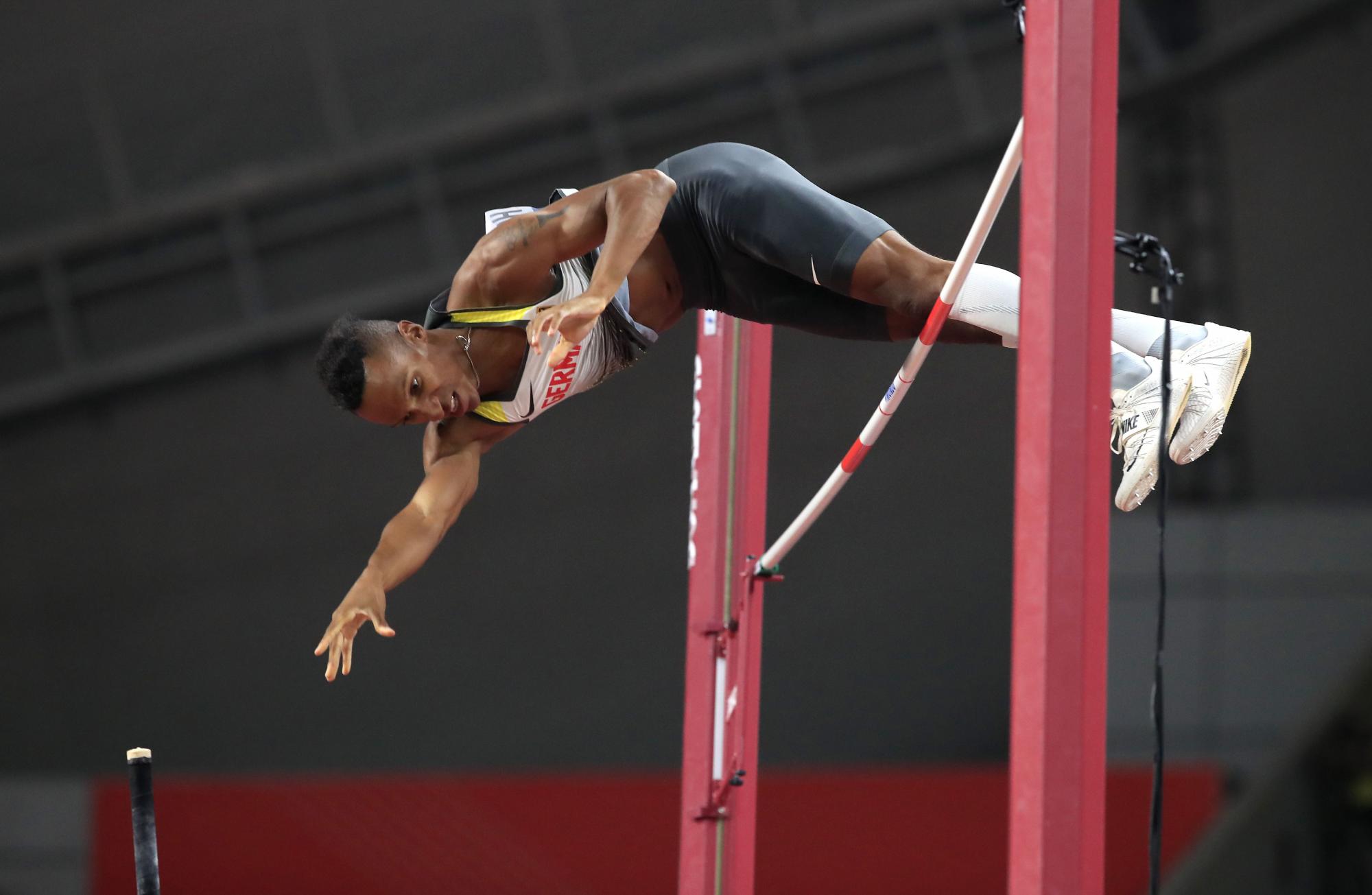 $!Salto con pértiga, Duplantis bate el récord mundial.