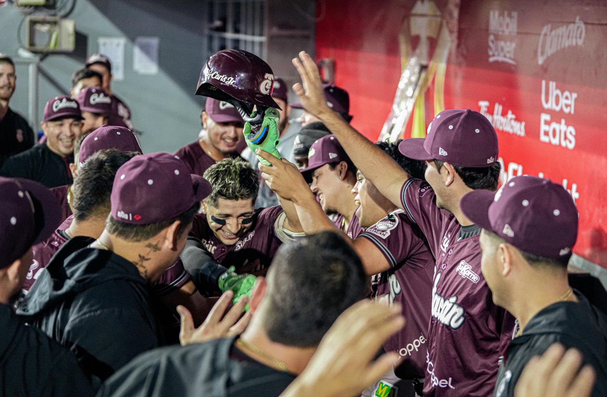 $!Con gran noche de Smith Jr. y Meneses, Tomateros asegura la serie en Monterrey