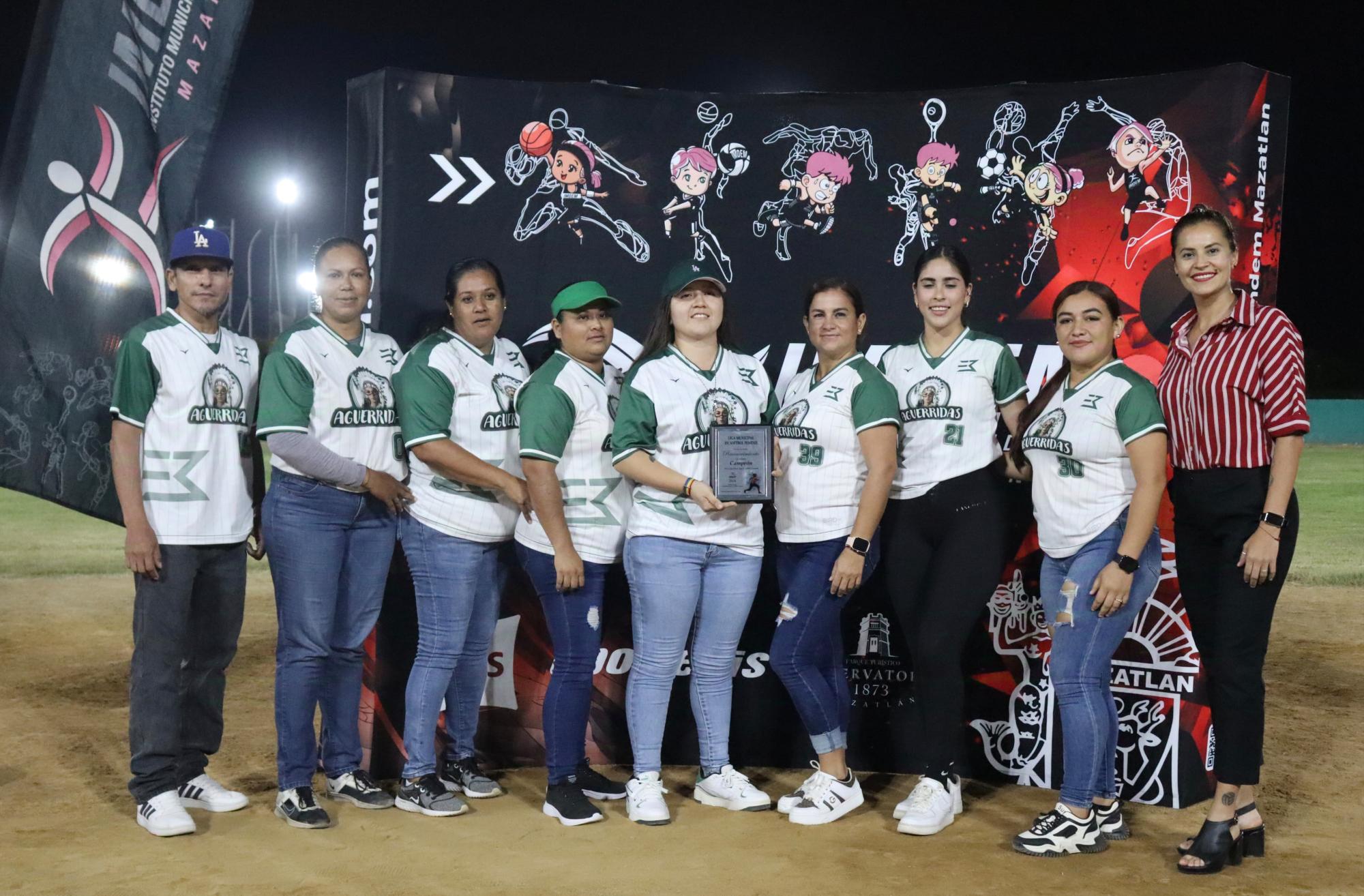 $!Premian a las estrellas de la Liga Municipal de Softbol