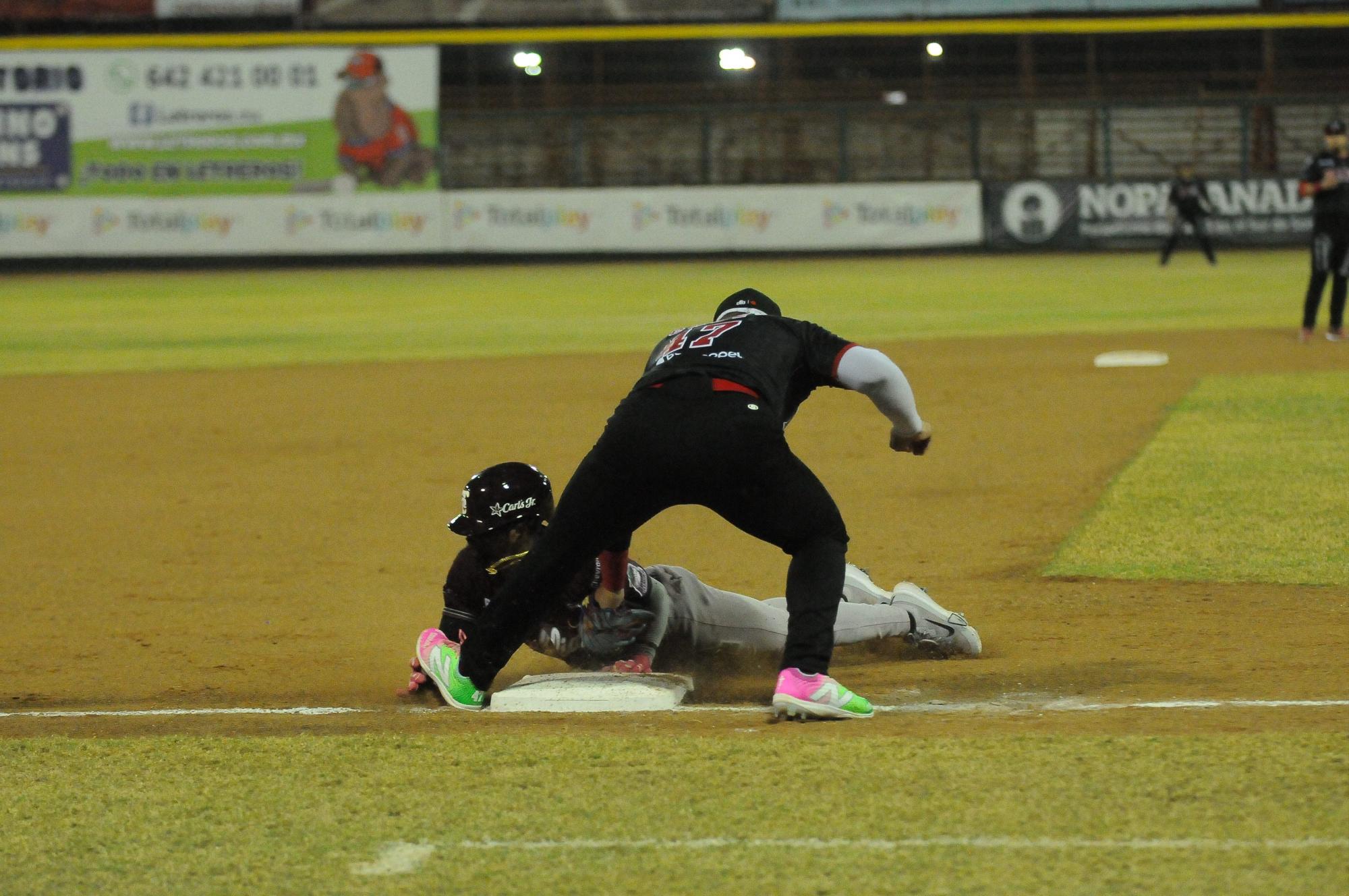 $!Tomateros responde y empareja la serie en Navojoa