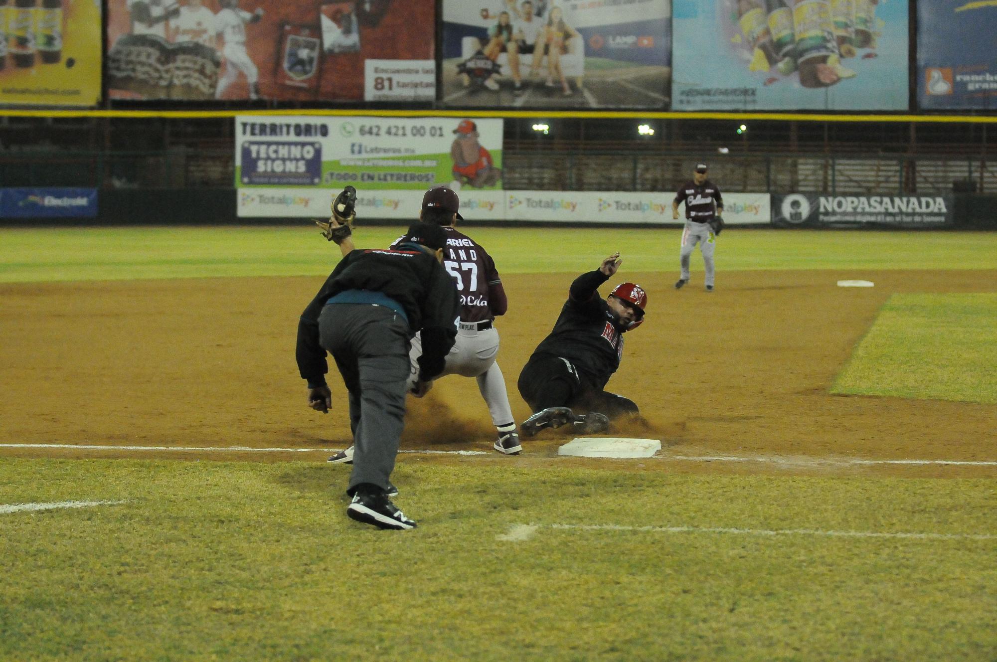 $!Tomateros responde y empareja la serie en Navojoa