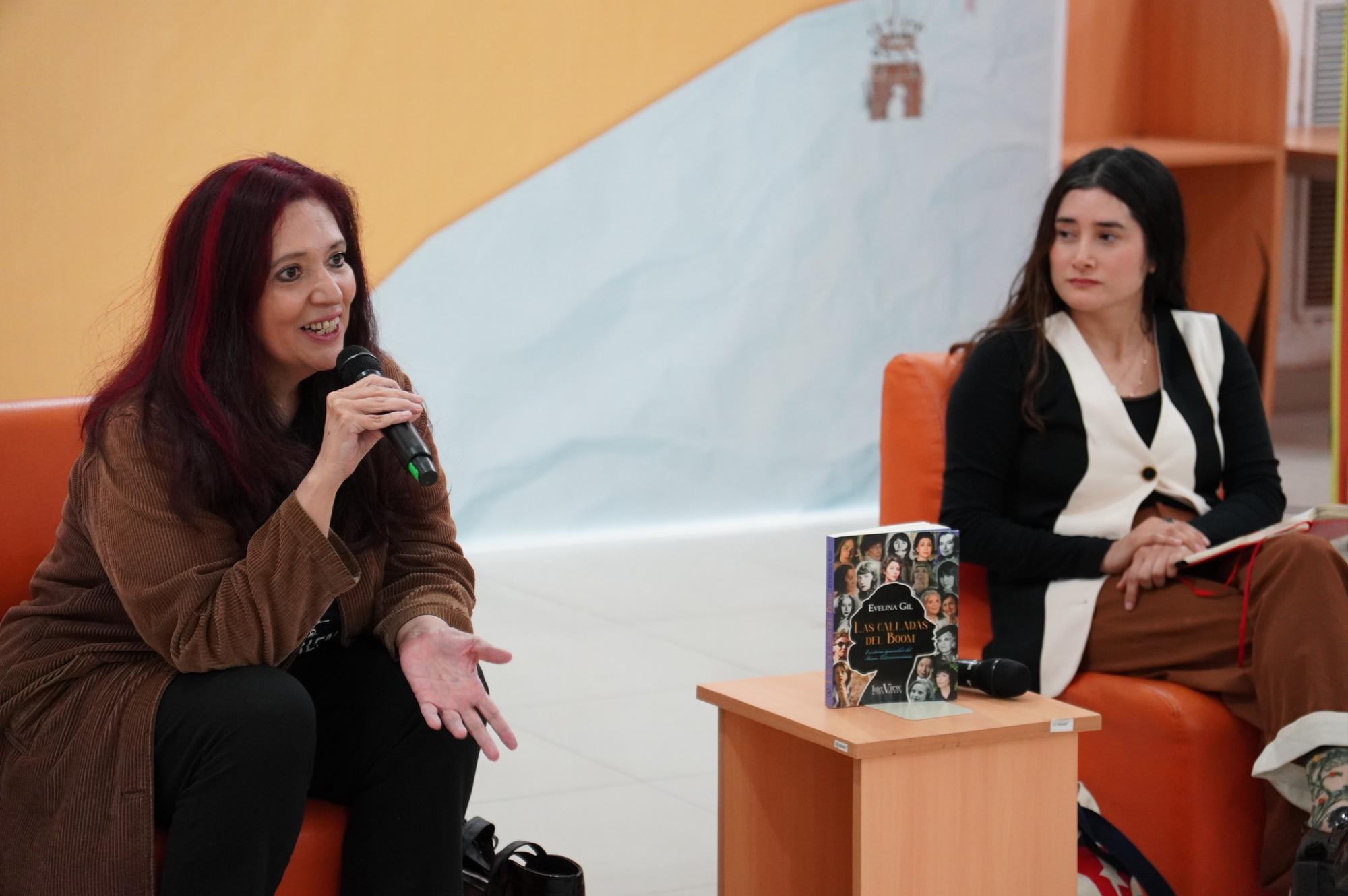 $!La escritora Evelina Gil habla de “Las calladas del Boom”, en las instalaciones de la Biblioteca José María Morelos, en Los Mochis