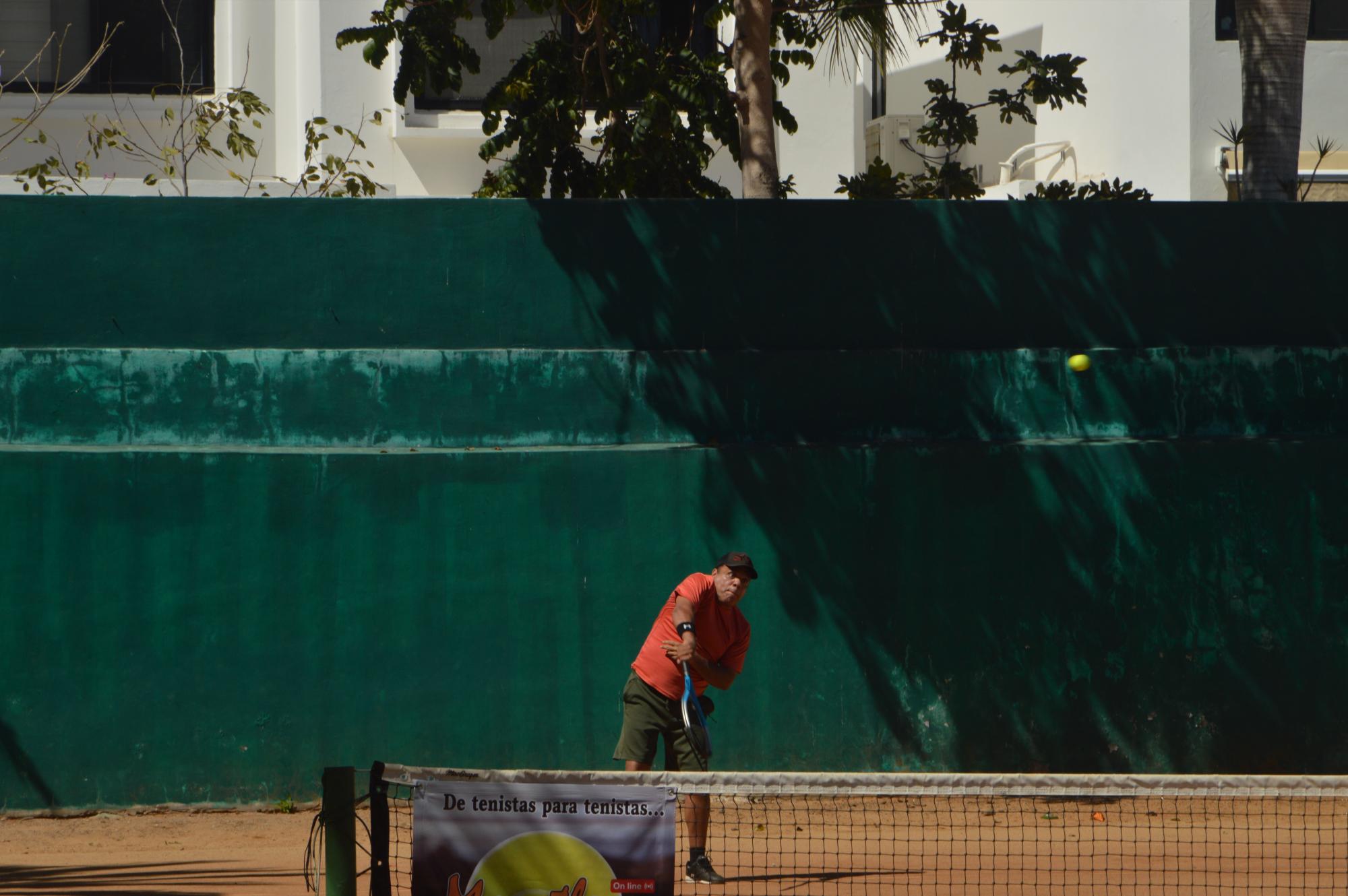 $!Becerra y Dodson sacan categoría en Torneo de Tenis Nancy Grimes