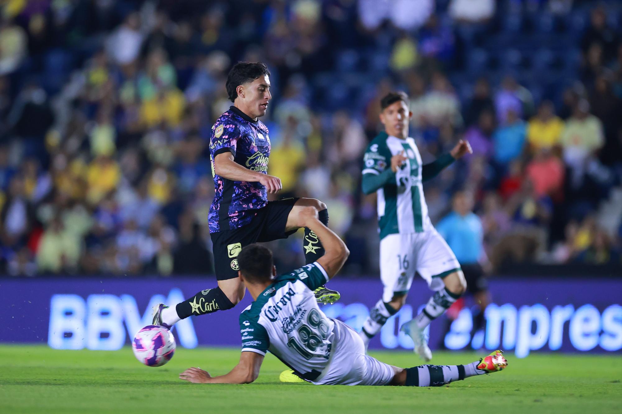 $!América vence a Santos en partido 300 de Henry Martín en Liga MX