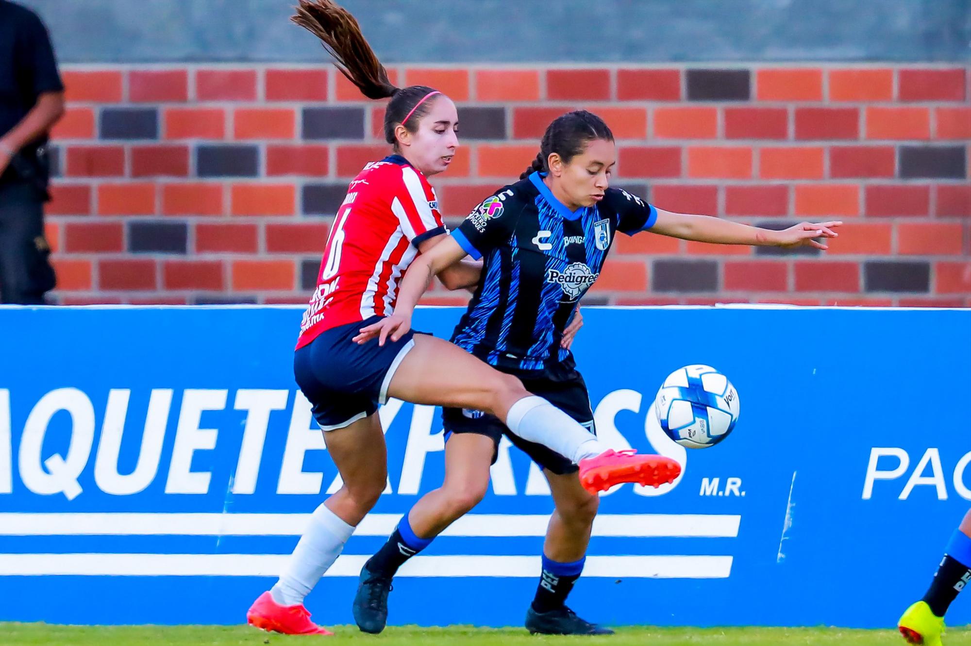 $!Fallece aficionado en la tribuna del juego entre Querétaro y Chivas Femenil