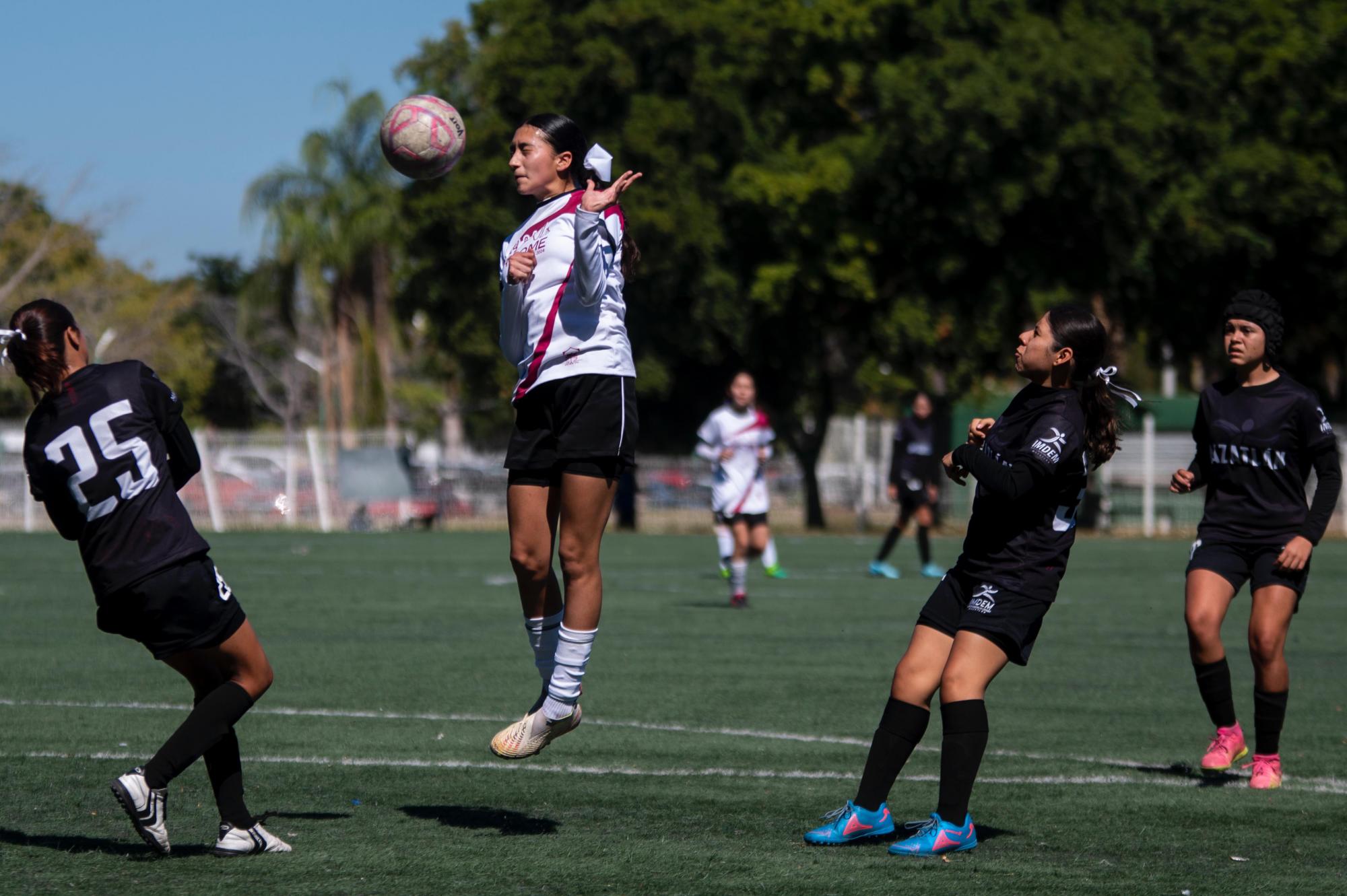 $!Ahome y Culiacán se quedan con los oros en Estatal de futbol