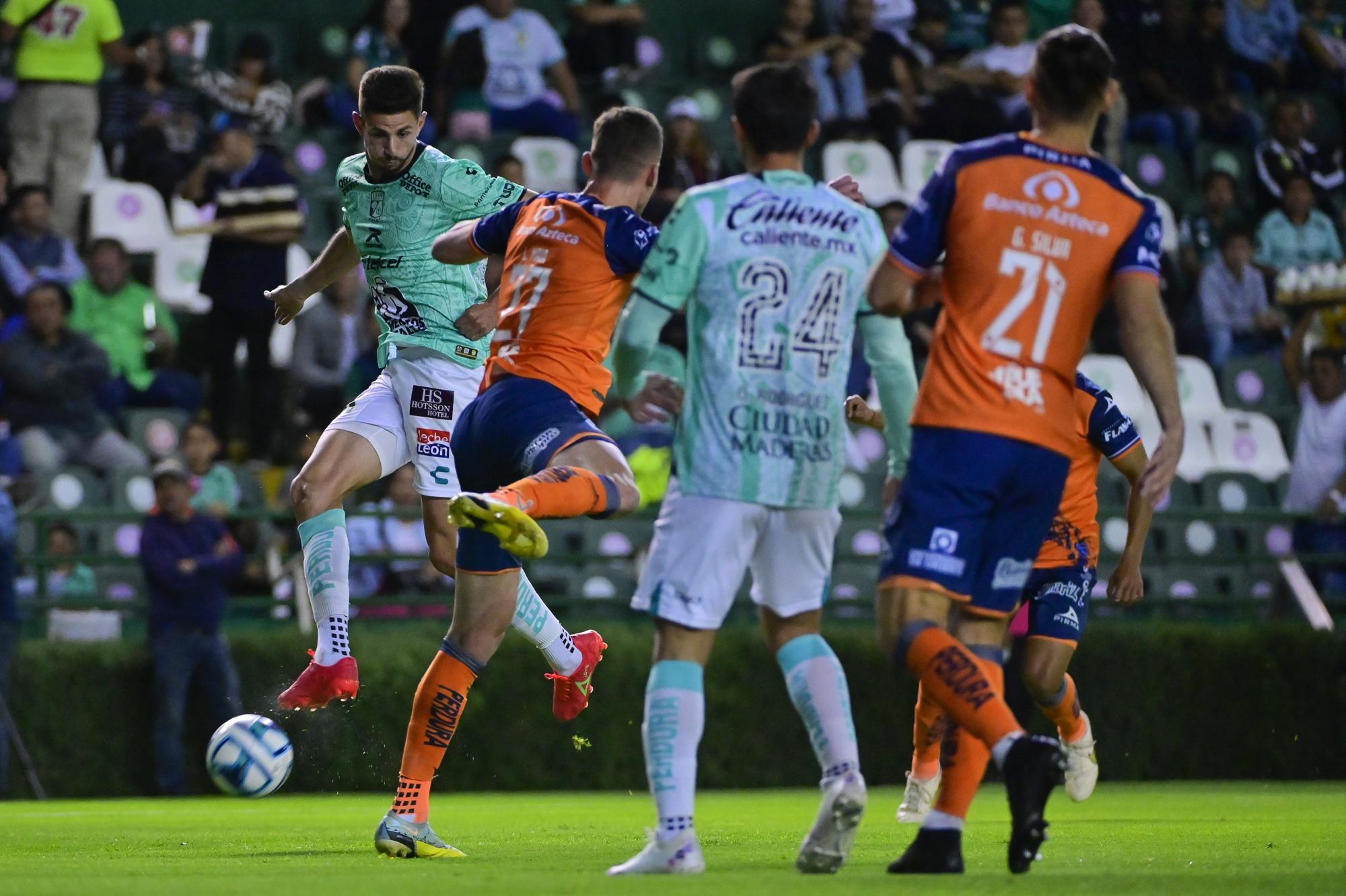 $!Pese a gran actuación del portero Antony Silva, León derrota al Puebla