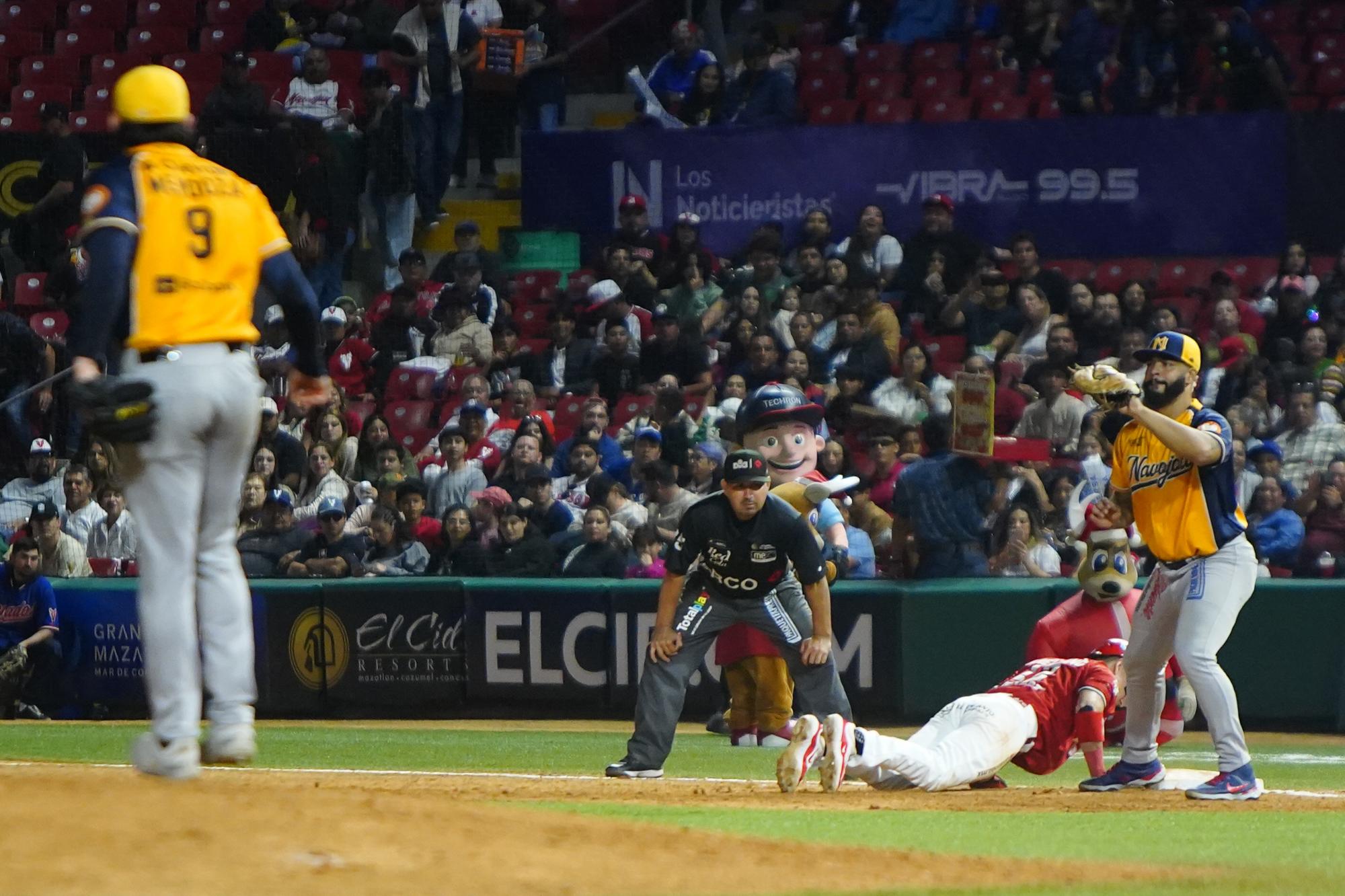 $!¡Feliz Navidad! Venados de Mazatlán rompe racha y permanece en zona de playoffs