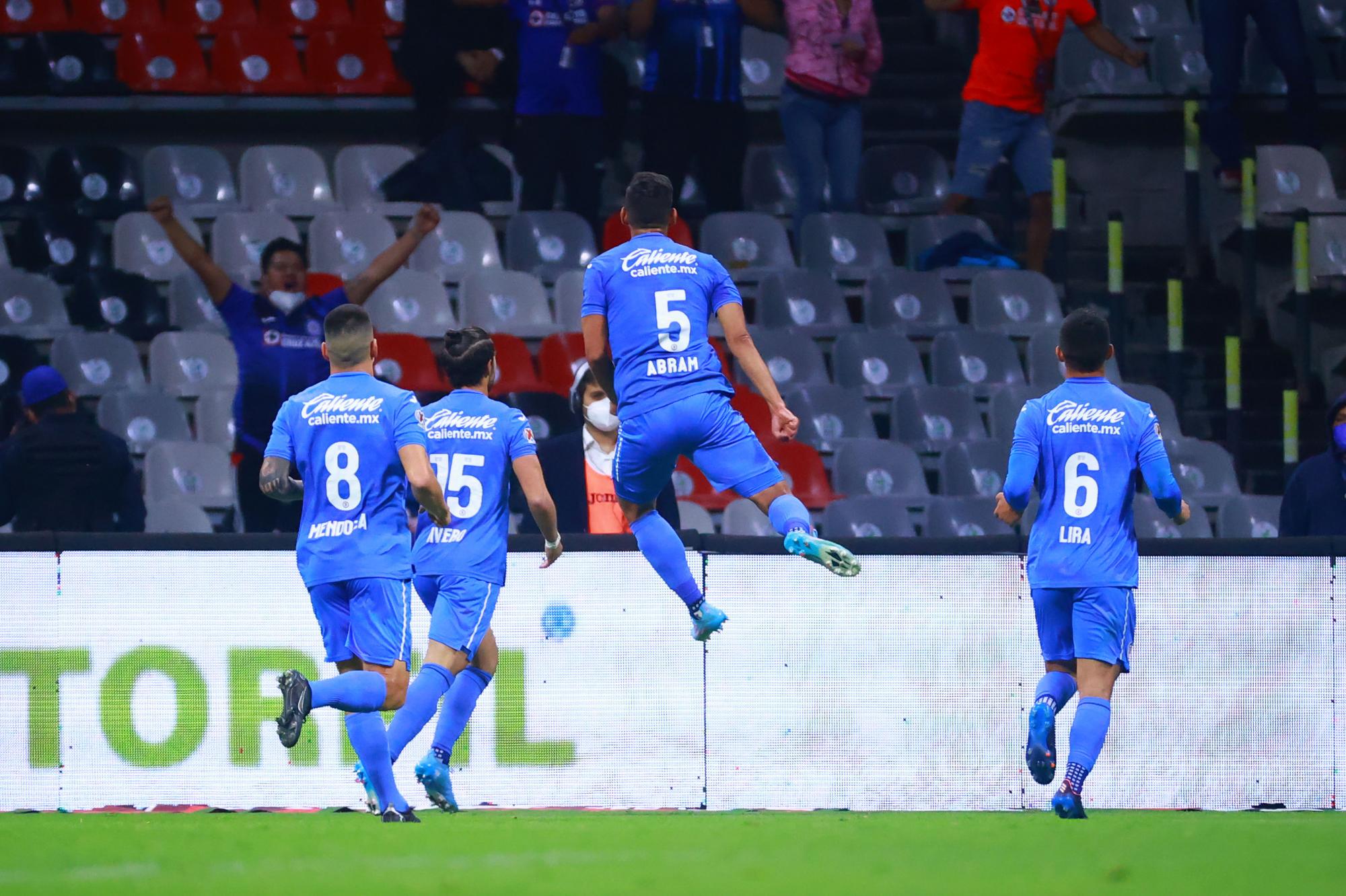 $!Cruz Azul vence a Pumas 2-1 en el Estadio Azteca y sale de su mala racha en Liga MX