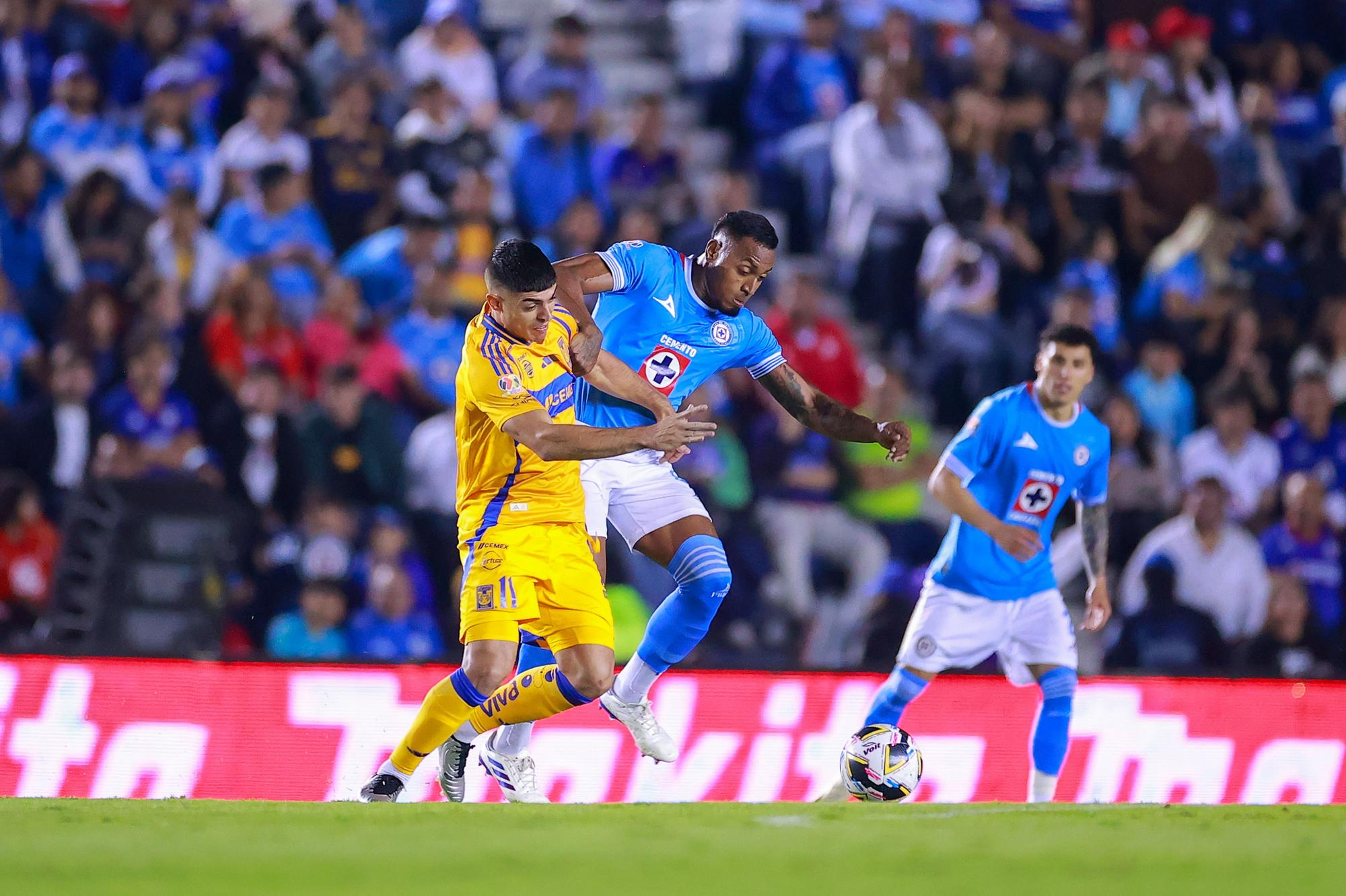 $!Cruz Azul empata con Tigres en el último suspiro y rompe récord de puntos