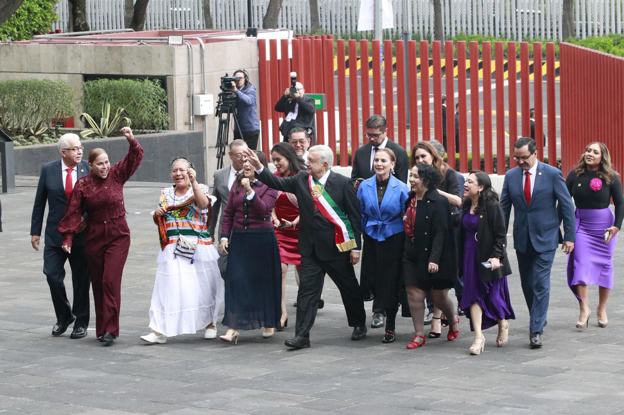 $!AMLO y Sheinbaum arriban a San Lázaro para el cambio del Poder Ejecutivo Federal