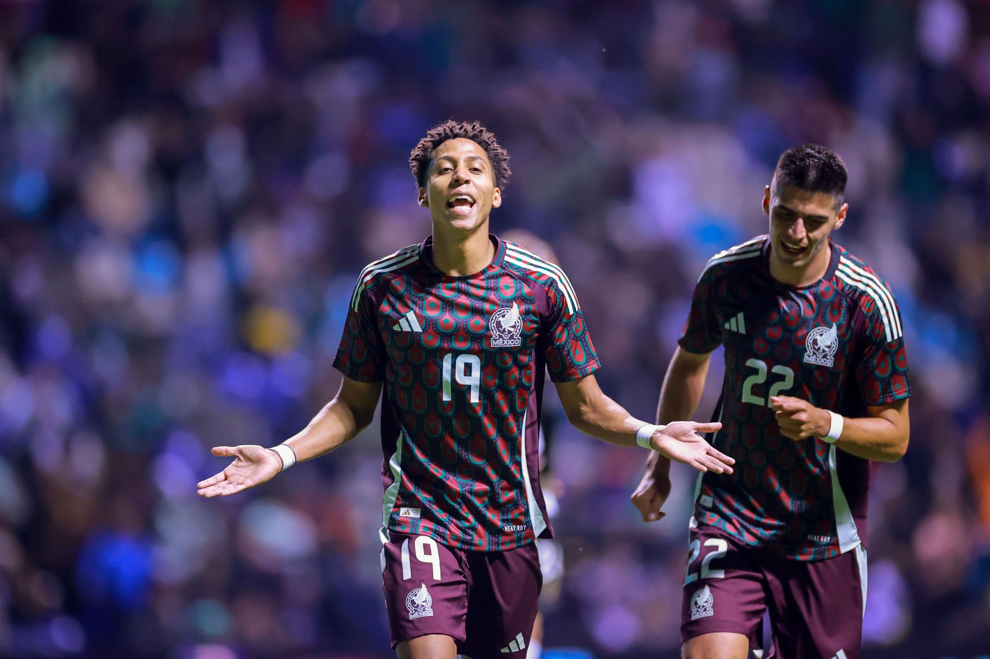 $!Selección Mexicana deja escapar el triunfo ante el Valencia y es abucheada en Puebla