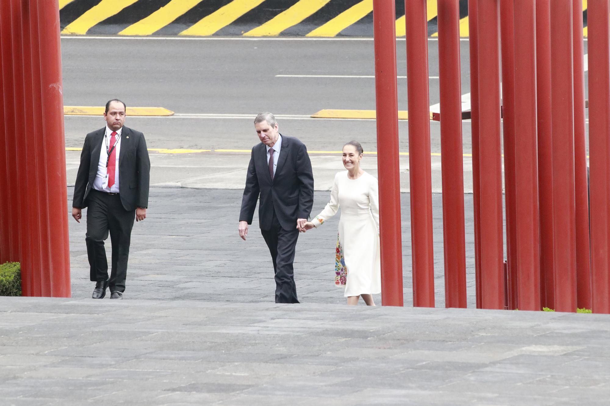 $!AMLO y Sheinbaum arriban a San Lázaro para el cambio del Poder Ejecutivo Federal