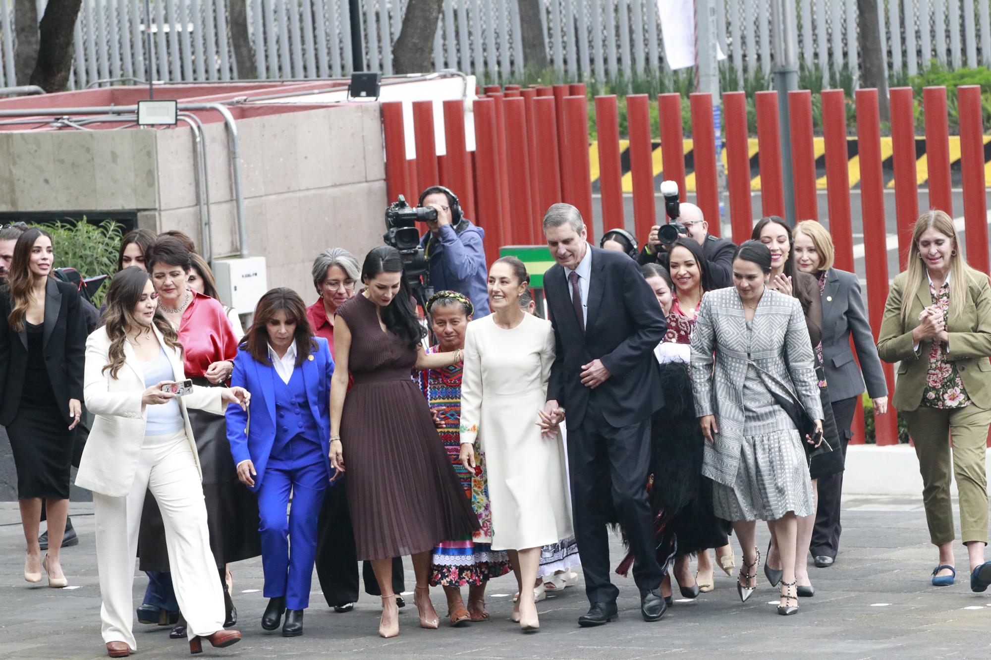 $!AMLO y Sheinbaum arriban a San Lázaro para el cambio del Poder Ejecutivo Federal