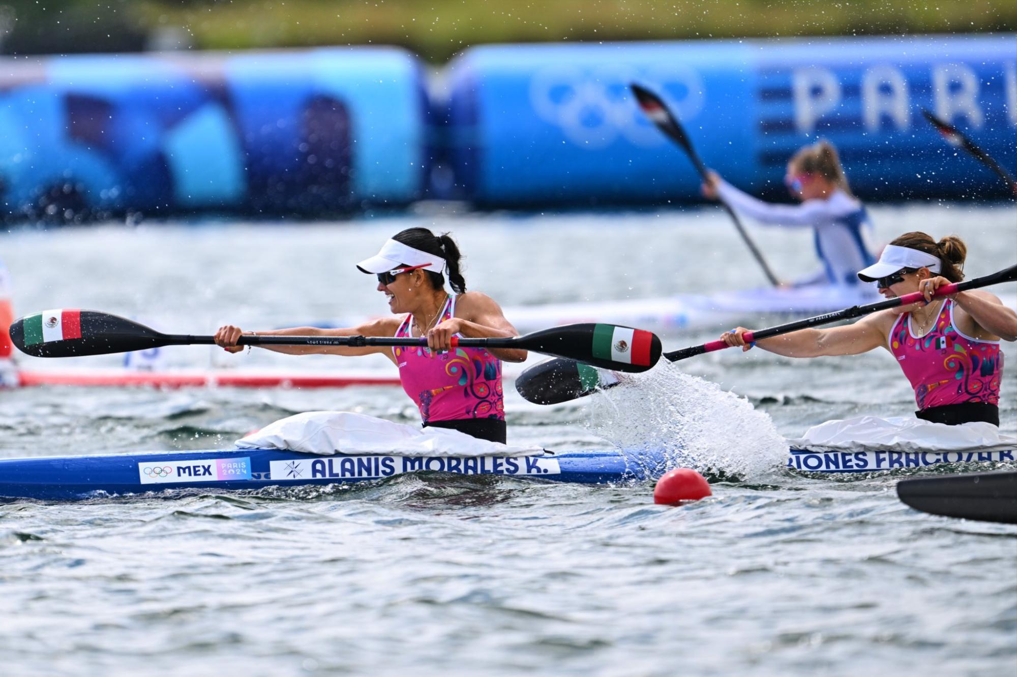 $!Karina Alanís y Beatriz Briones, décimo lugar del canotaje en París 2024