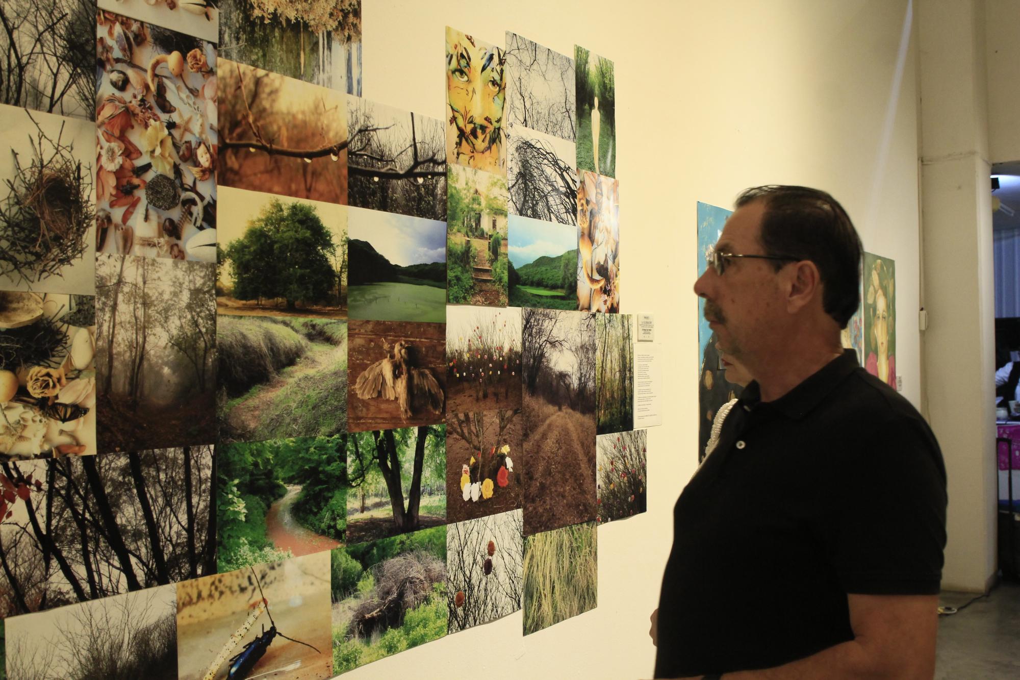 $!En la galería tiene un muro con imágenes del espacio que habita, el Rancho Cerritos.