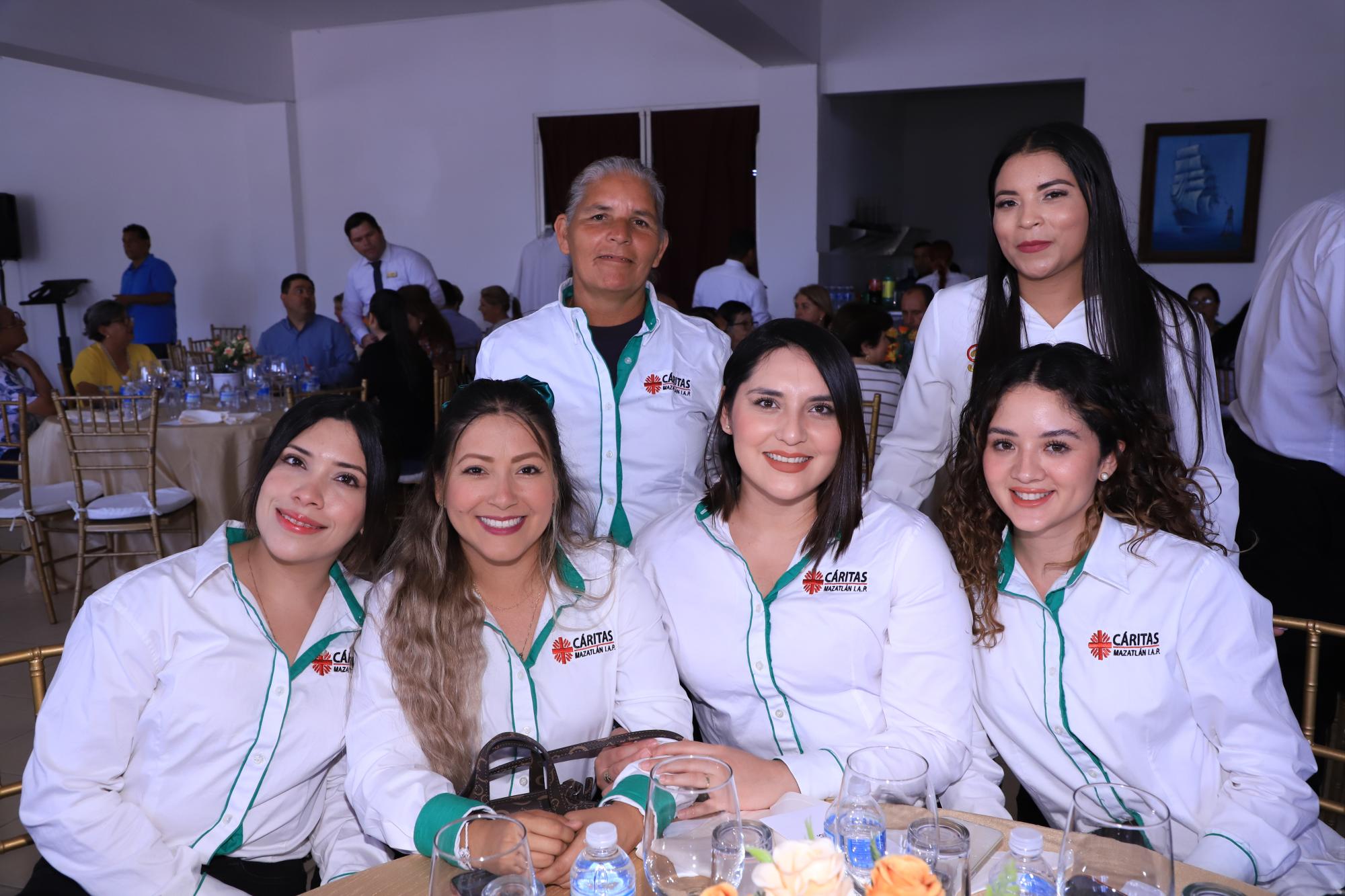 $!Guadalupe Mendoza, Marisol Osuna, Yuritza de Santiago, Paola Fragoso, Michelle Acosta y Guadalupe Aguilar.