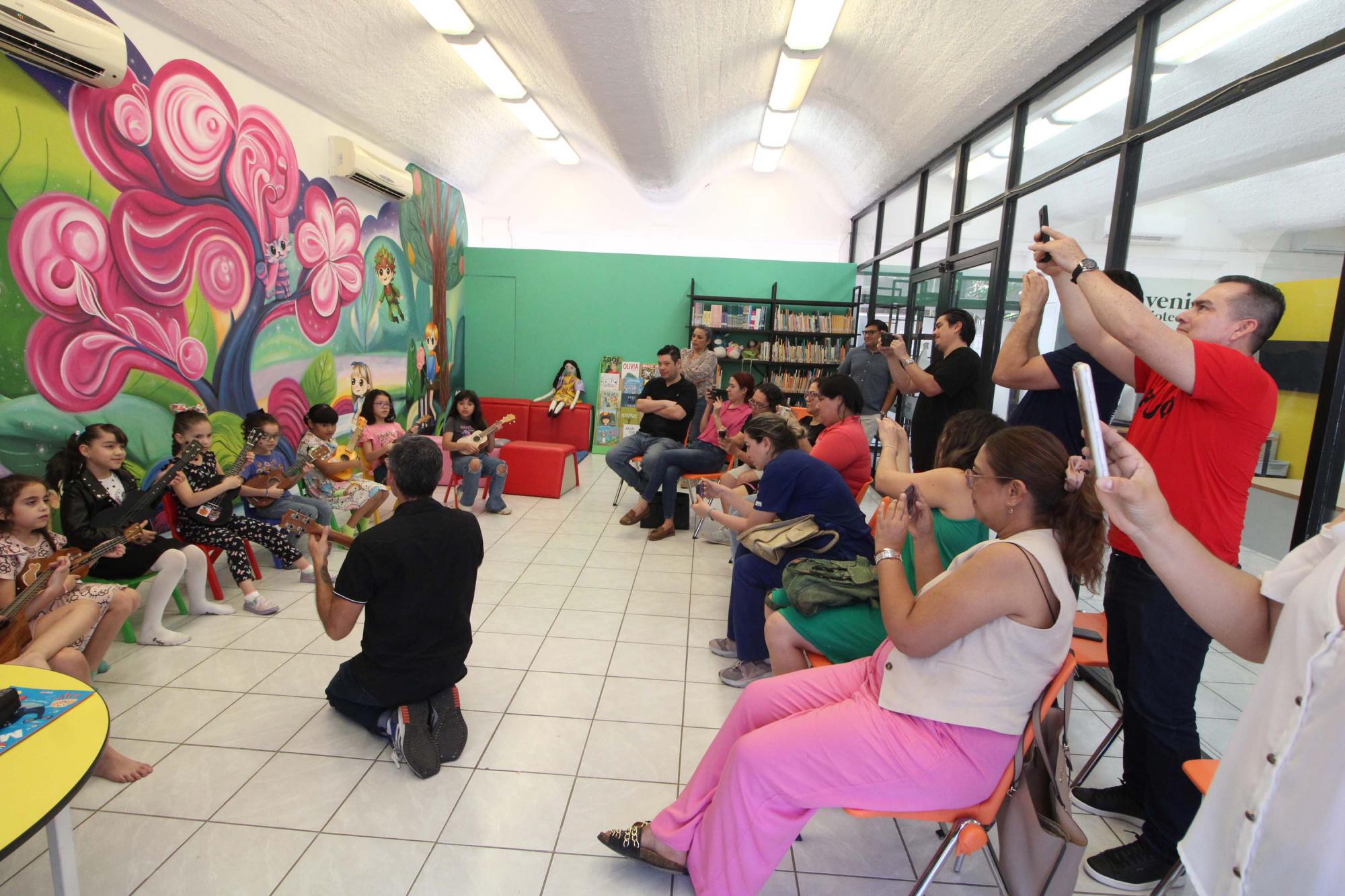 $!Los padres de familia asisten al día final del curso.