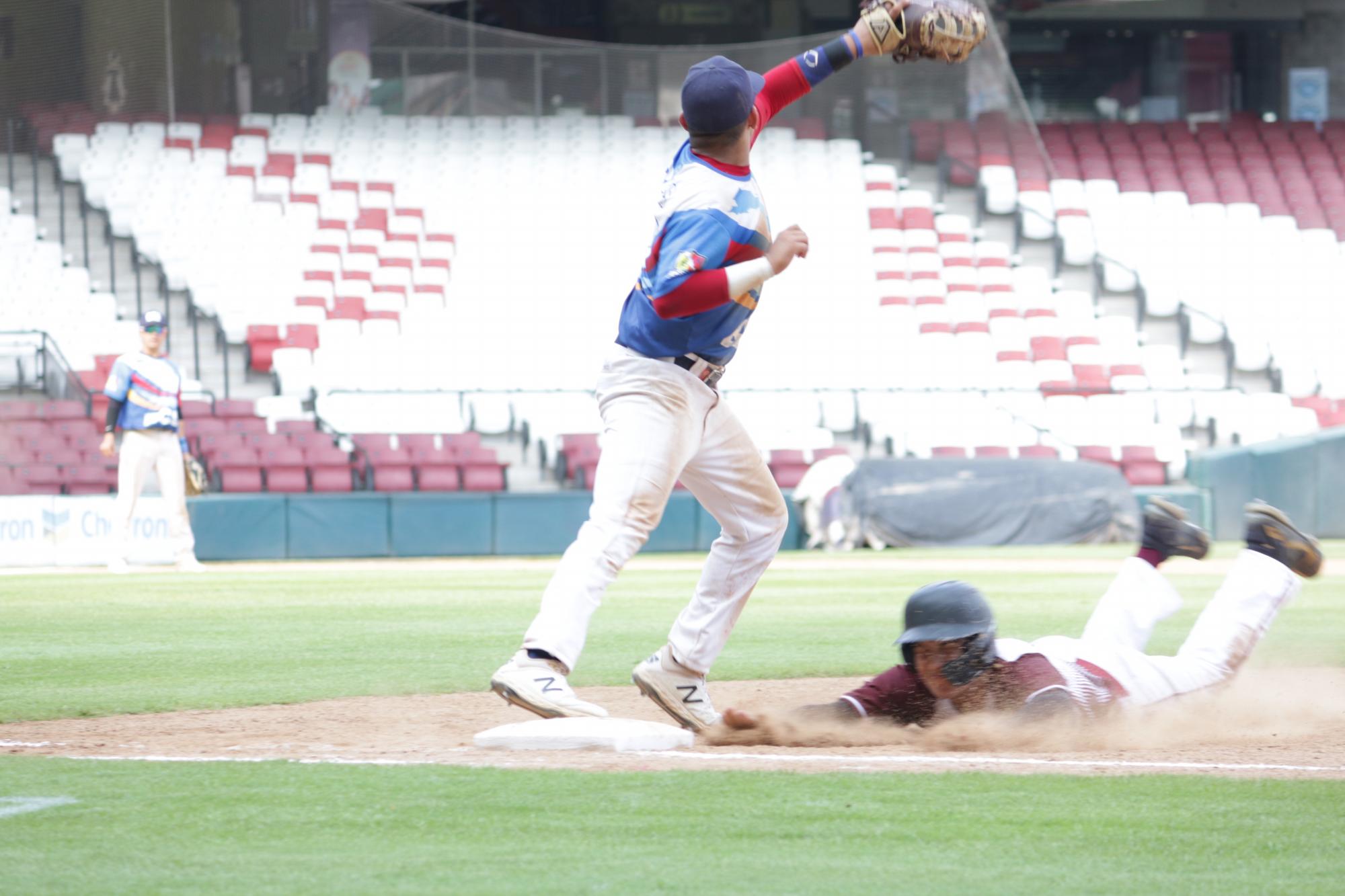 $!Sinaloa se apunta par de triunfos en la Junior del beisbol de los Juegos Nacionales Conade