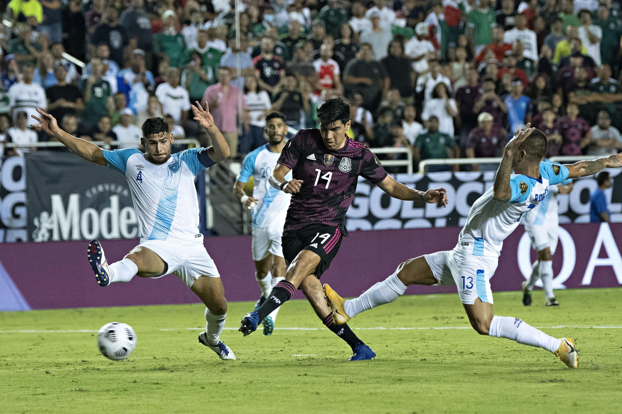 $!Funes Mori comanda goleada de México sobre Guatemala en Copa Oro