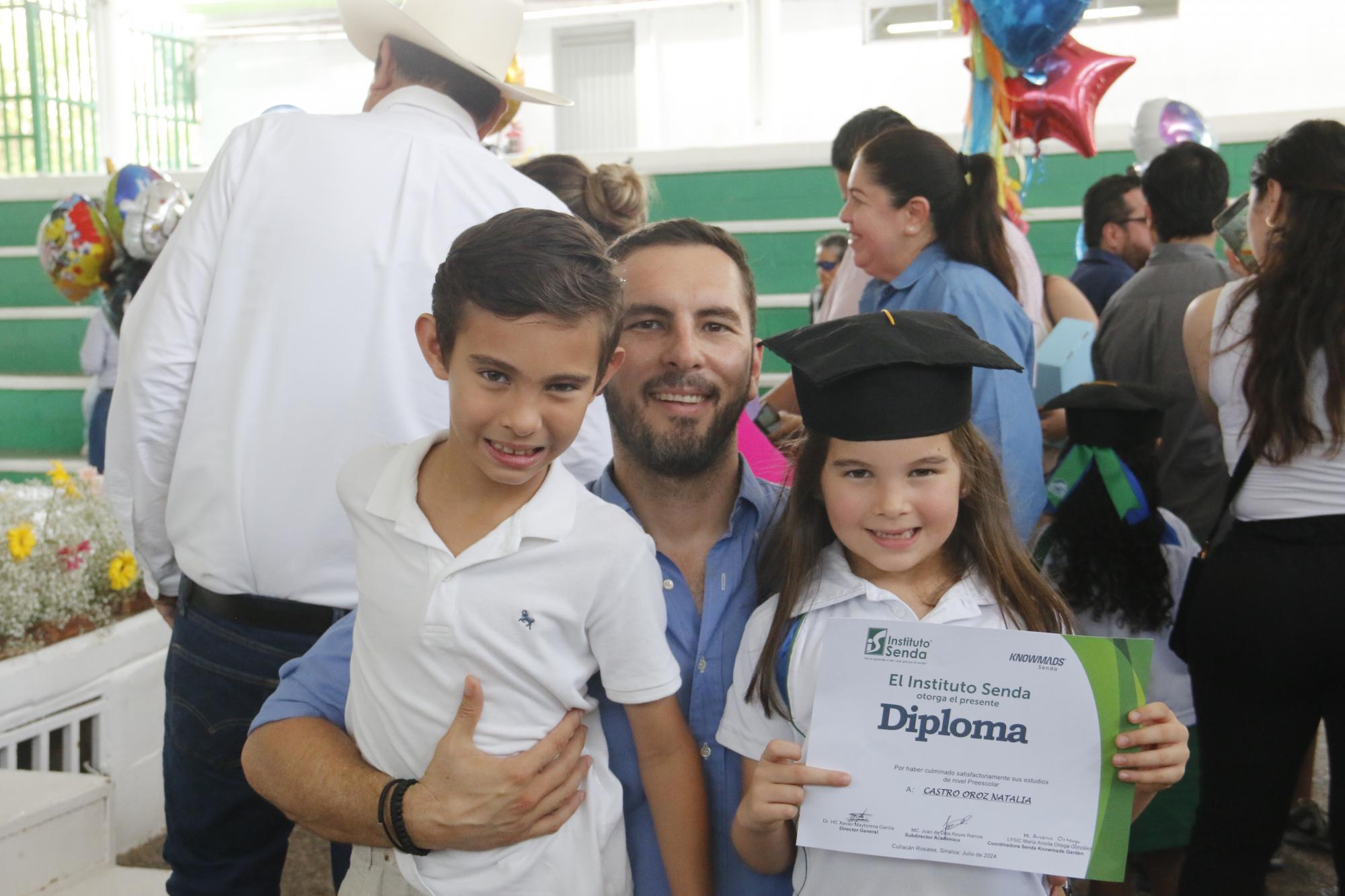 $!Adán Castro con la pequeña Natalia Castro.