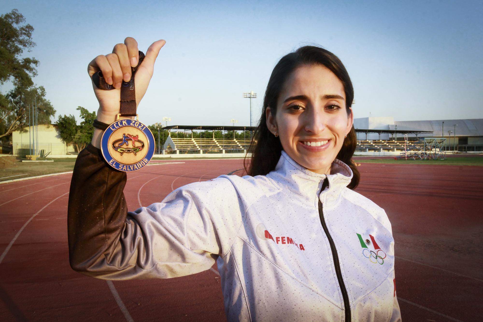 $!Yamileth ha tenido que hacer sacrificios que hoy rinden frutos: representar a México en un mundial de karate