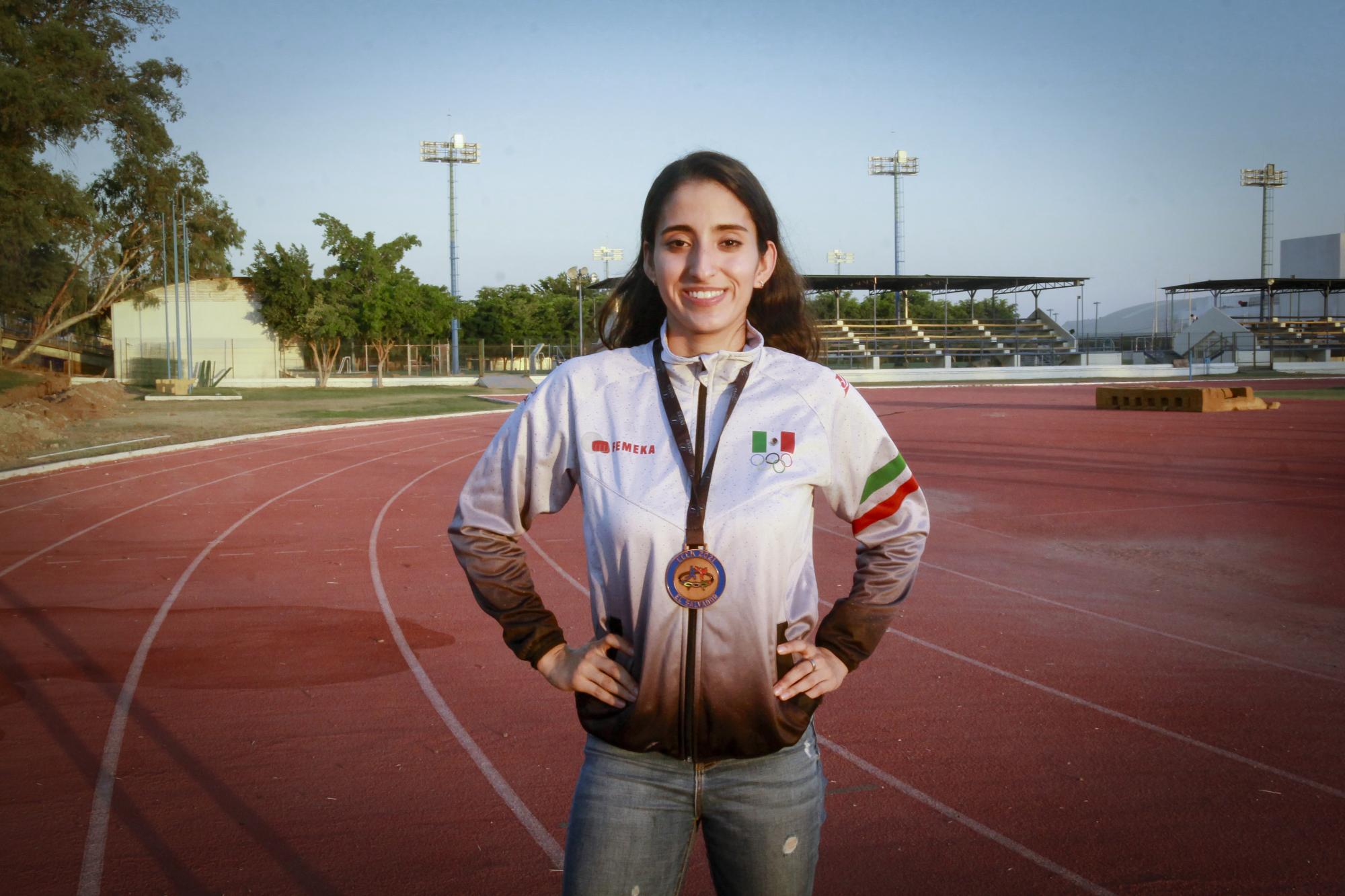 $!Yamileth ha tenido que hacer sacrificios que hoy rinden frutos: representar a México en un mundial de karate