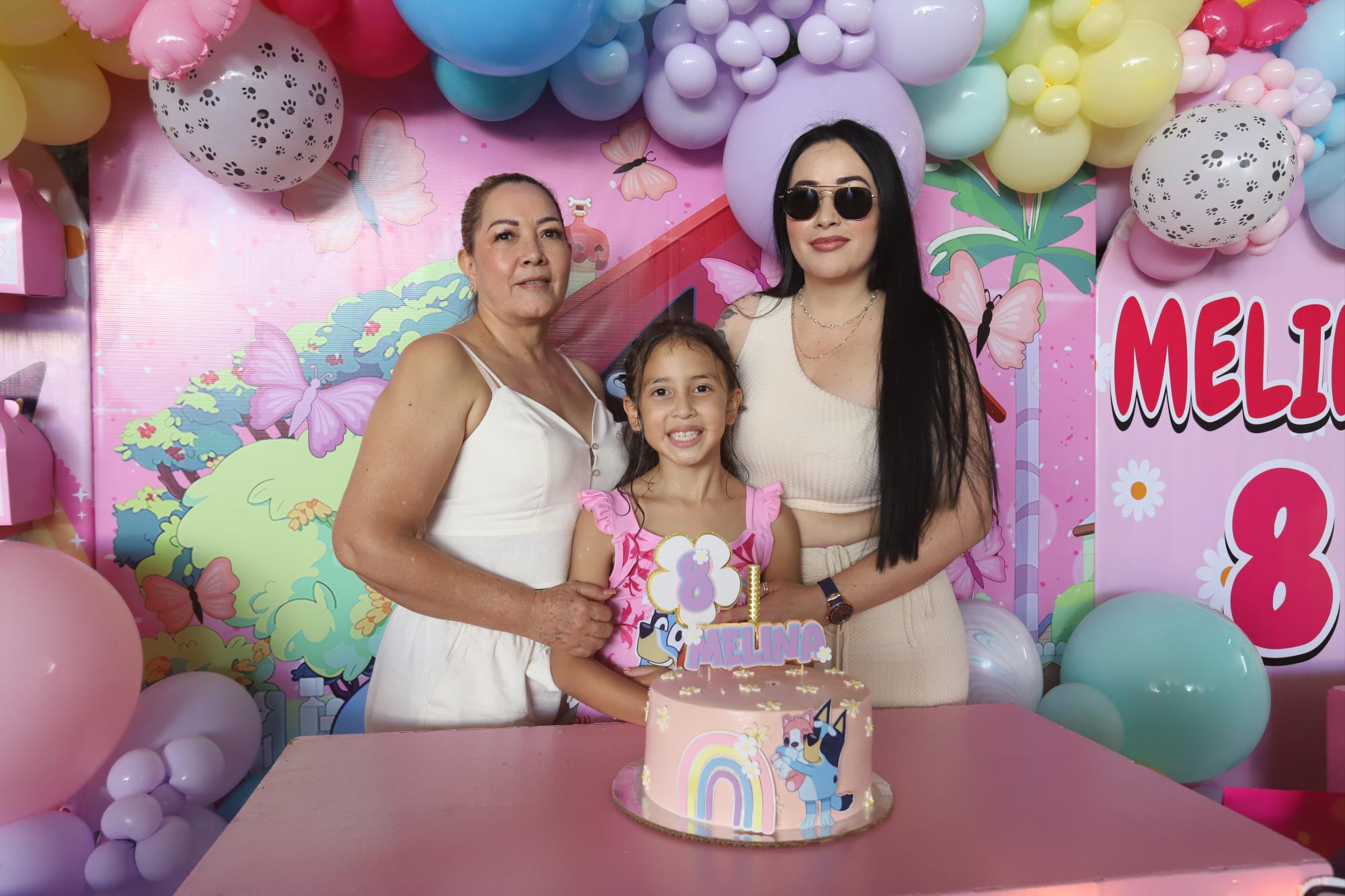 $!Génesis Melina entre su abuelita Fabiola Flores y su tía Zaida Flores.