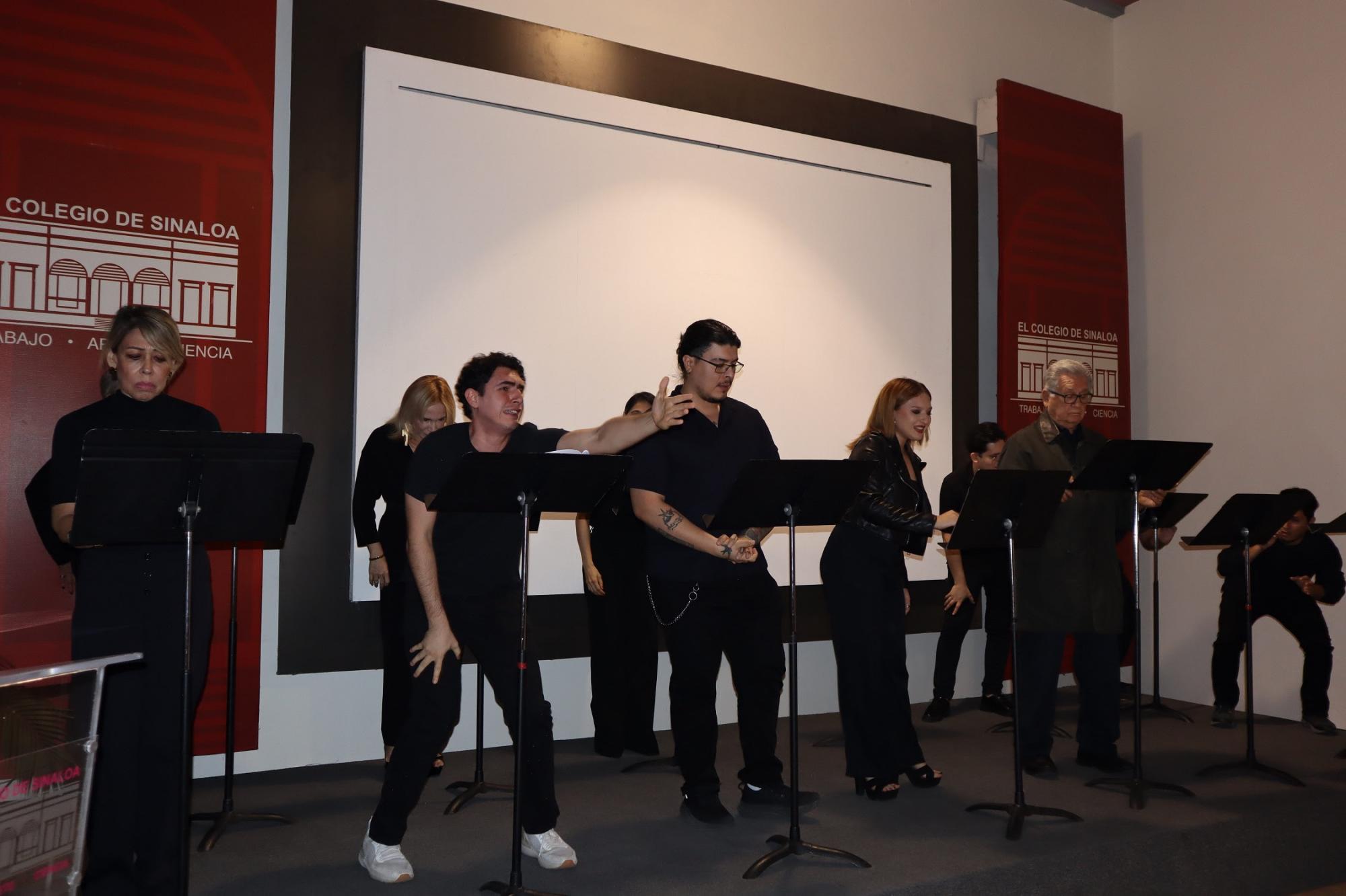 $!Cursantes de la cátedra de Teatro ‘José Limón’ en plena interpretación.