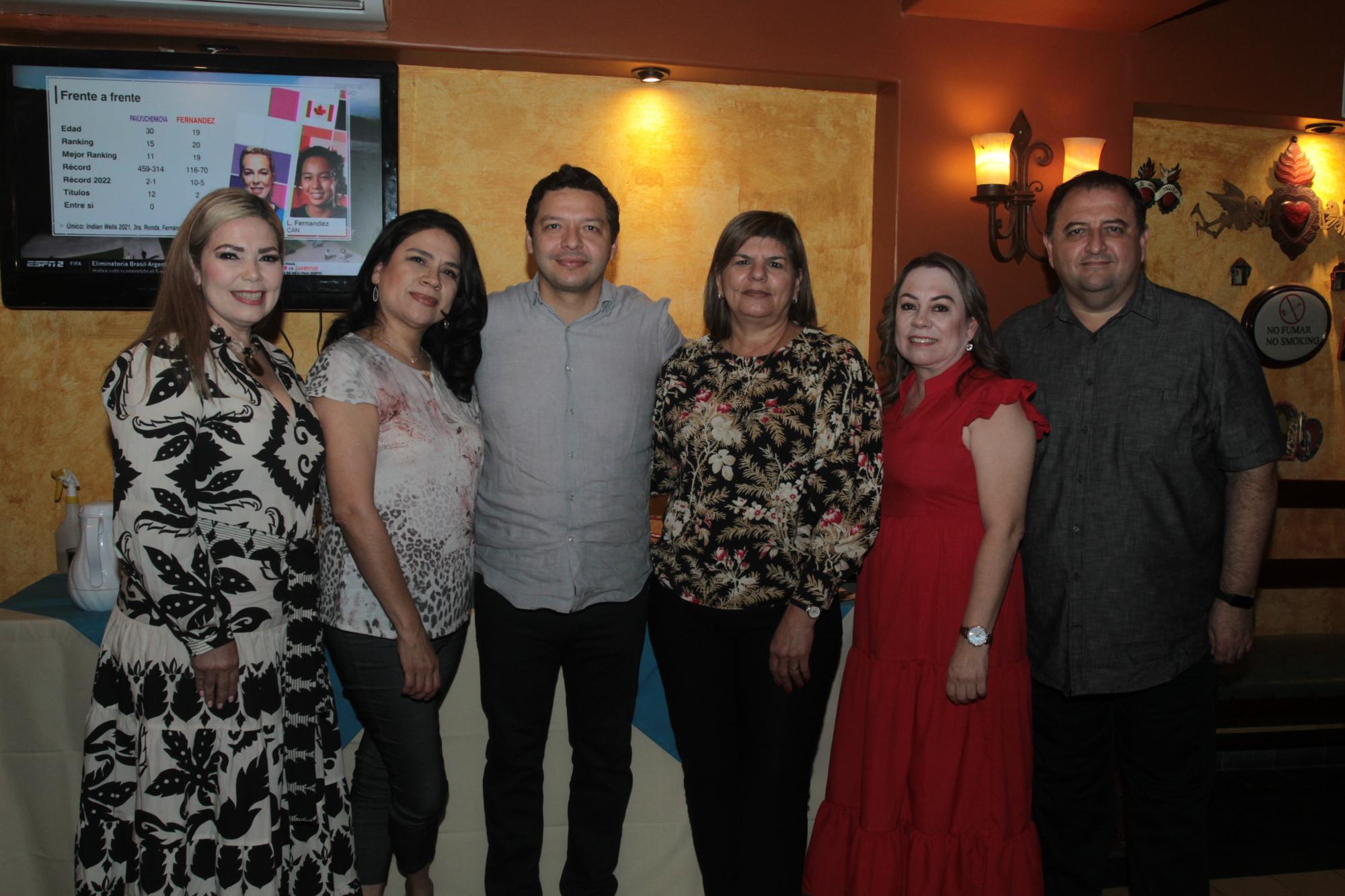 $!Elizabeth Peraza, Guillermina García, Adrián López Ortiz, Chuyita Urías, Elva Aguirre y Miguel Tirado.