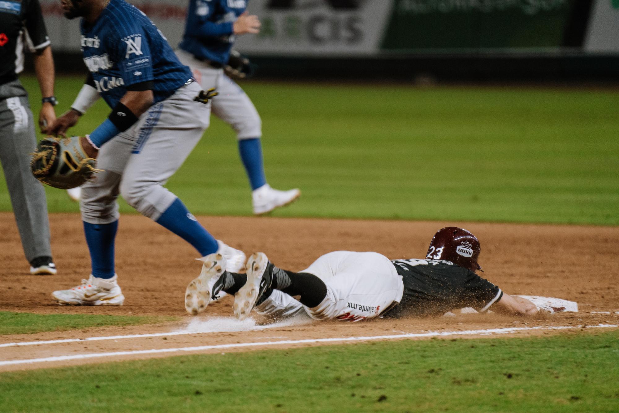 $!Tomateros de Culiacán divide en la doble cartelera y queda fuera de la postemporada