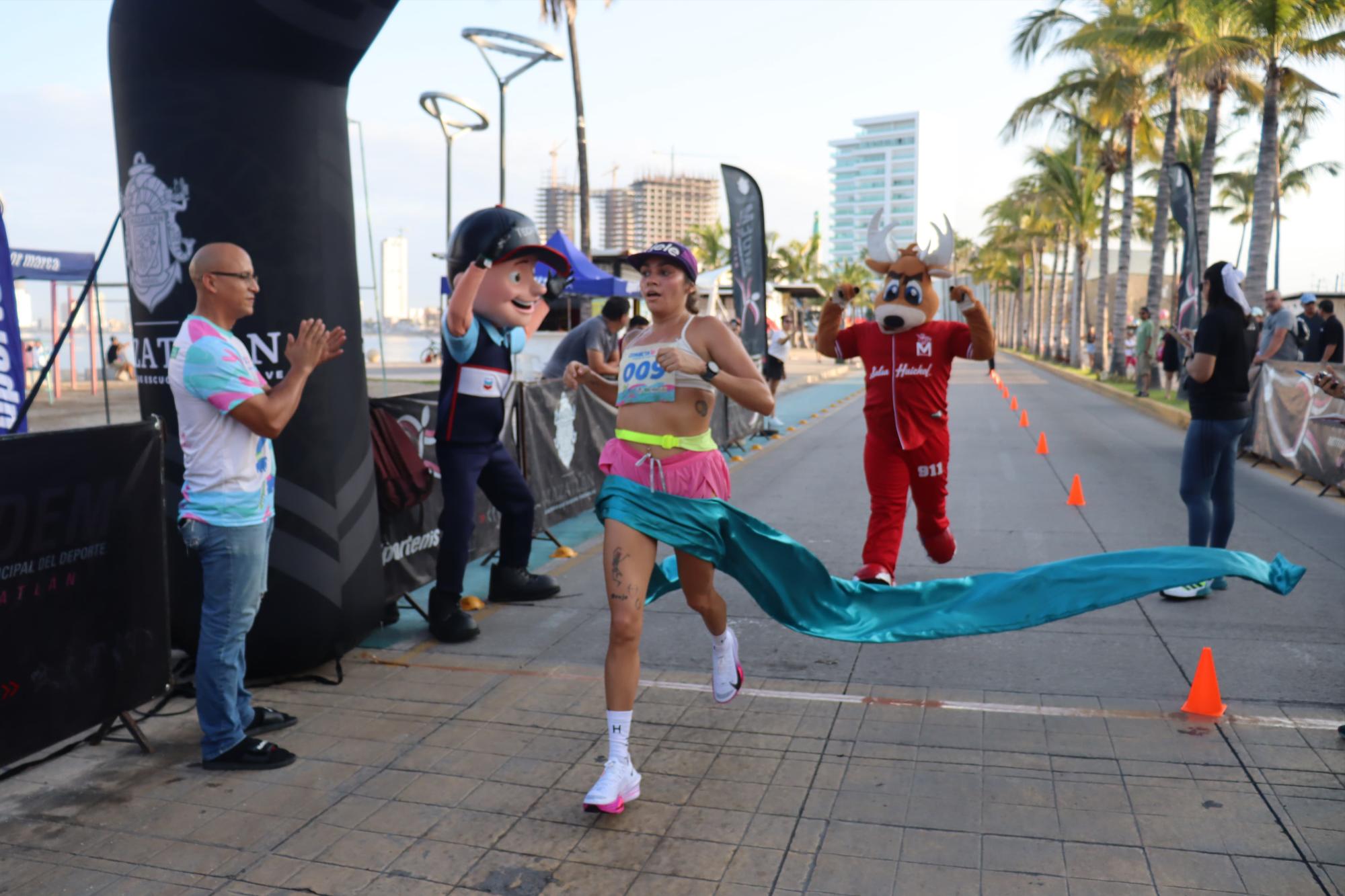 $!Vibran más de 300 atletas en el Malecón de Mazatlán, con la primera Carrera Conecta=Te