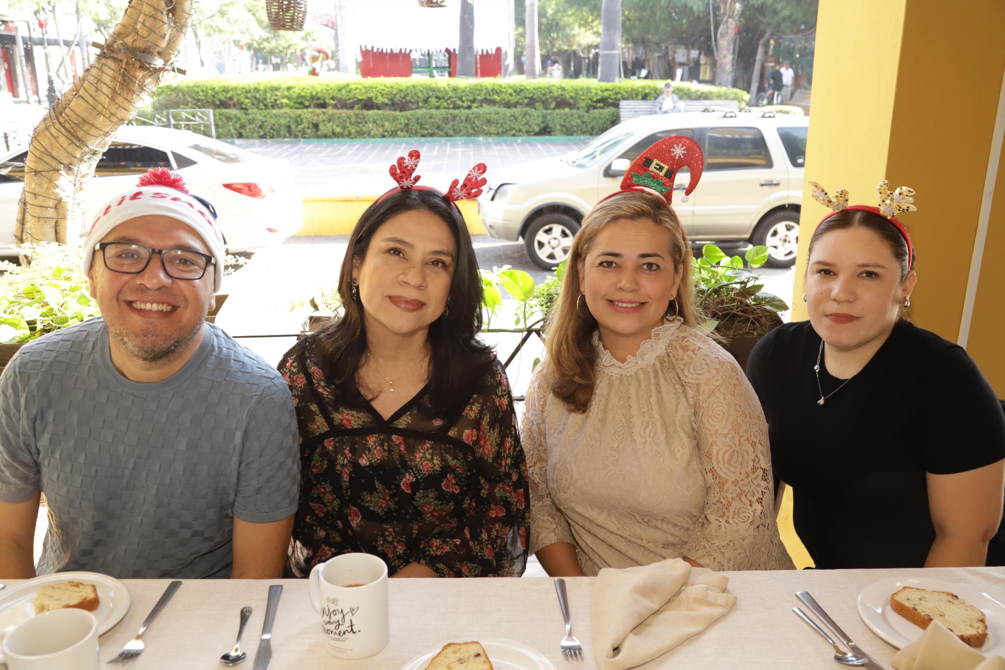 $!Héctor Castro, Guillermina García, Karina Parente y Melissa Sánchez.