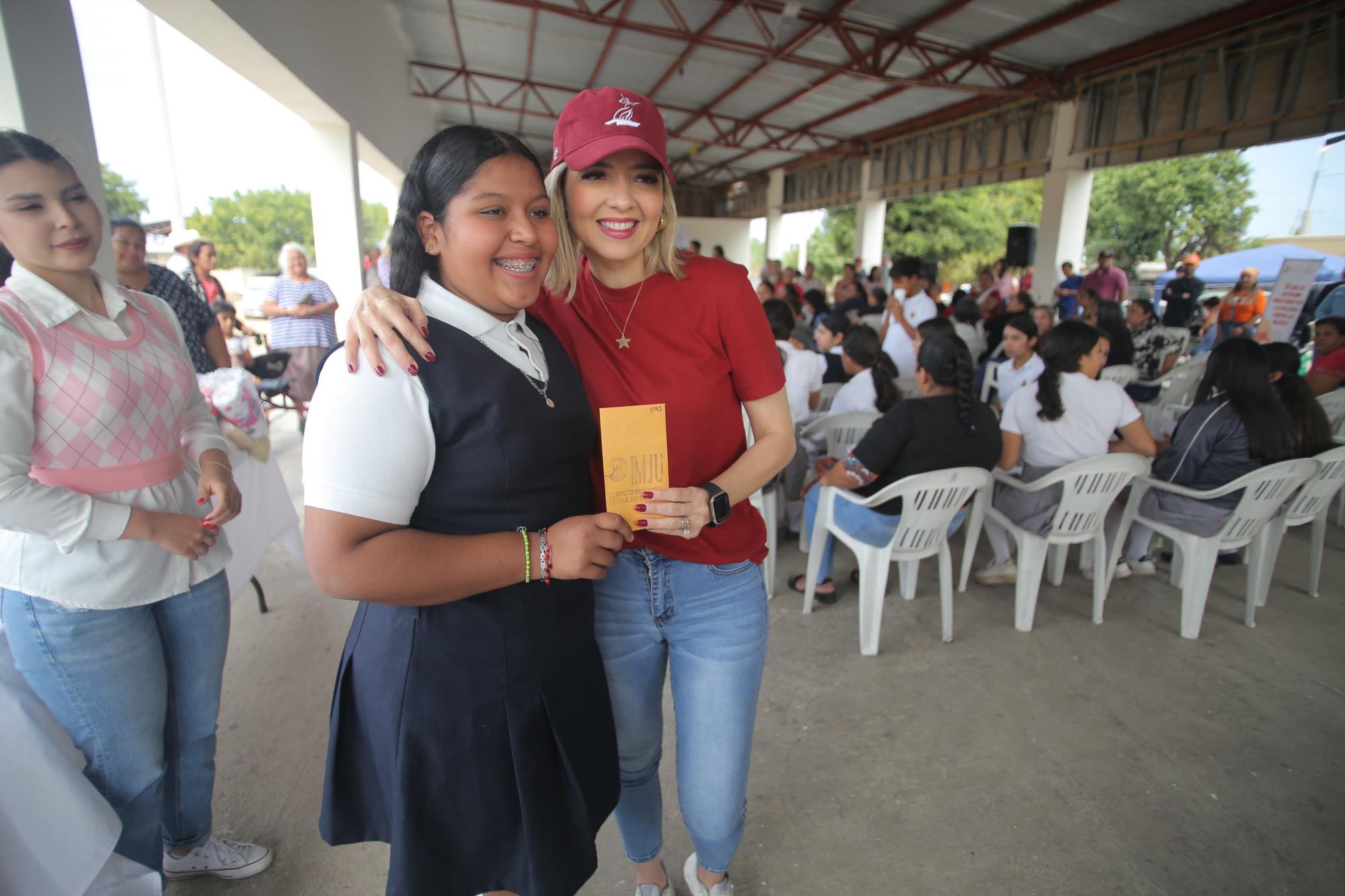 $!Llevan el programa ‘Contigo Mazatlán’ a Mármol y le llueven peticiones al Gobierno municipal