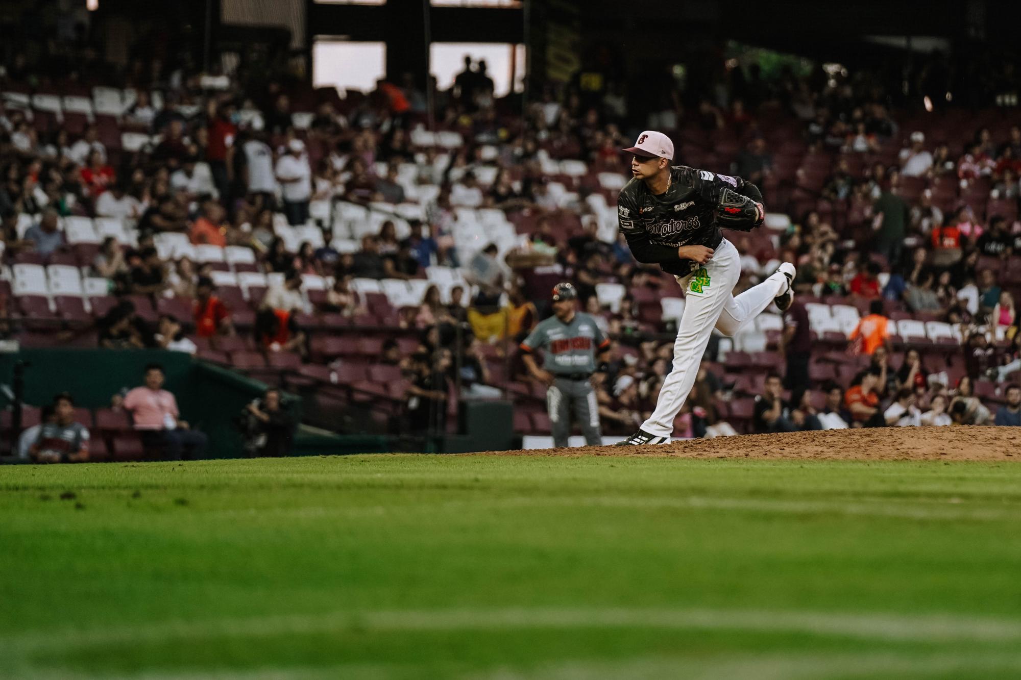 $!Naranjeros de Hermosillo barre en Culiacán a Tomateros