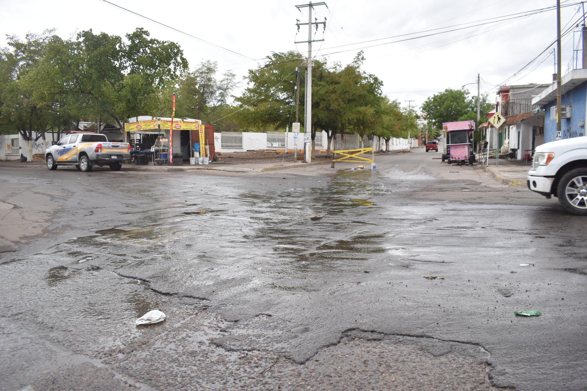 $!Tras lluvias en Culiacán se desprende alcantarilla en la colonia Sinaloa