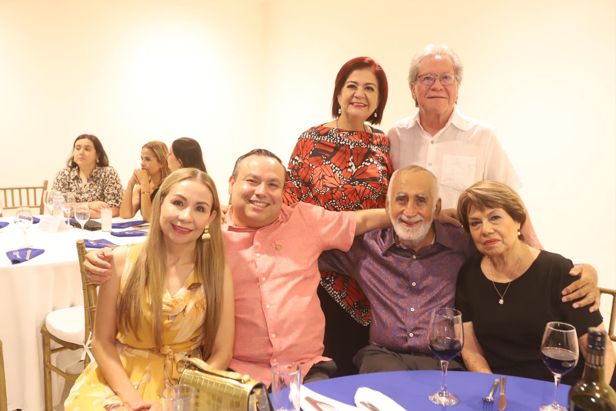 $!Laura Peniche de Llausás, Juan Llausás, Sofía López, Miguel Ángel López, Diego Escoboza y María de la Luz de Escoboza.