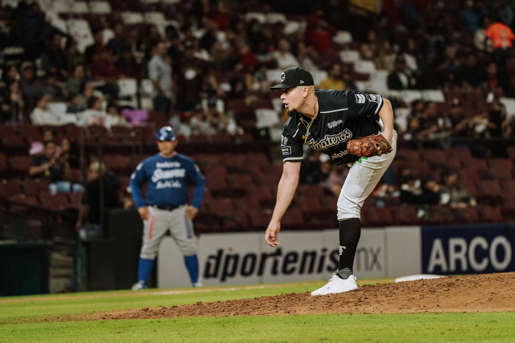 $!Tomateros de Culiacán divide en la doble cartelera y queda fuera de la postemporada