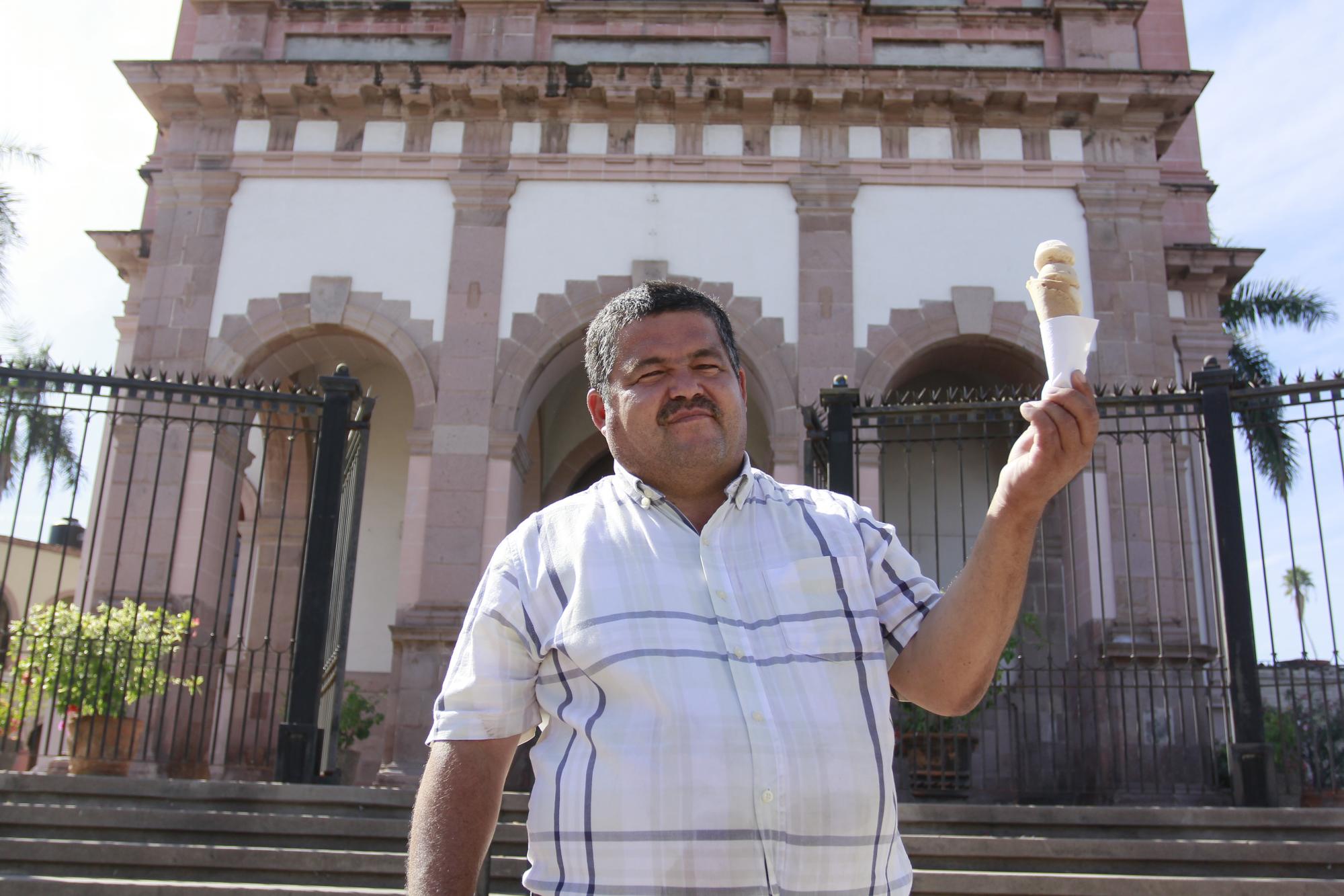 $!Desde hace 71 años, las nieves de garrafa de don Juan del Santuario siguen siendo el postre preferido de los culiacanenses