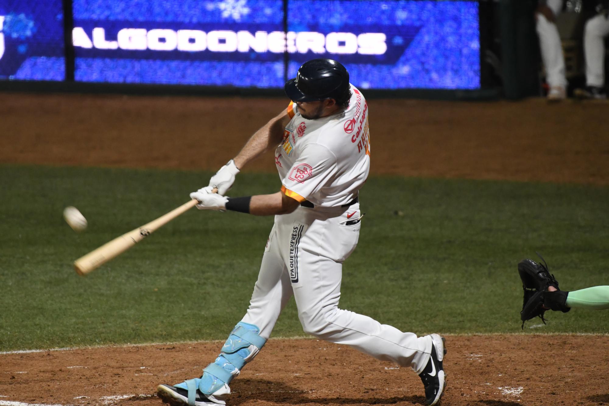 $!Grand slam de Luis Verdugo le da la victoria a Tomateros