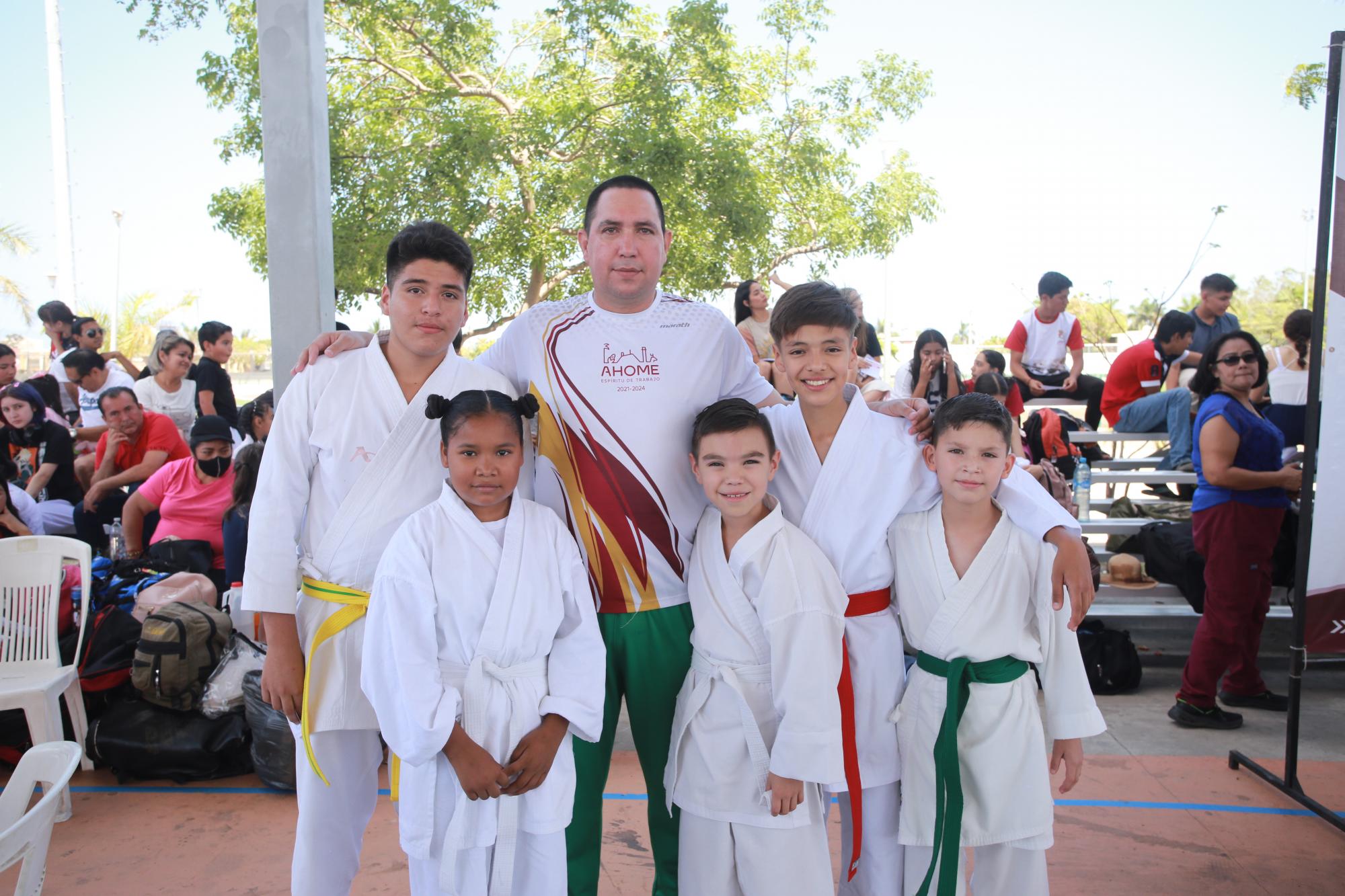 $!Los integrantes del Dojo Koshin Kai, de Los Mochis, Leonardo Acosta, Corina Yamilet Ruiz, el sensei Luis Alberto Bojórquez, José Carlos Molin, Luis Daniel Ávila y Héctor Arturo Reyes.