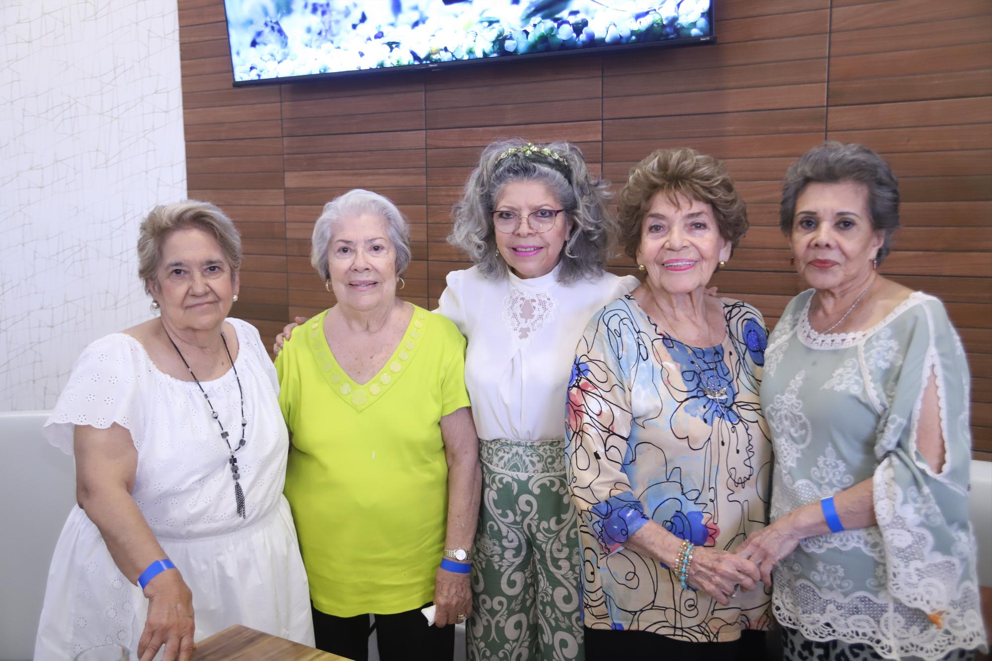 $!Artemisa Manjarrez, Lupita Sarmiento, Bertha Alicia Mena, Judith y Elsa Tirado.