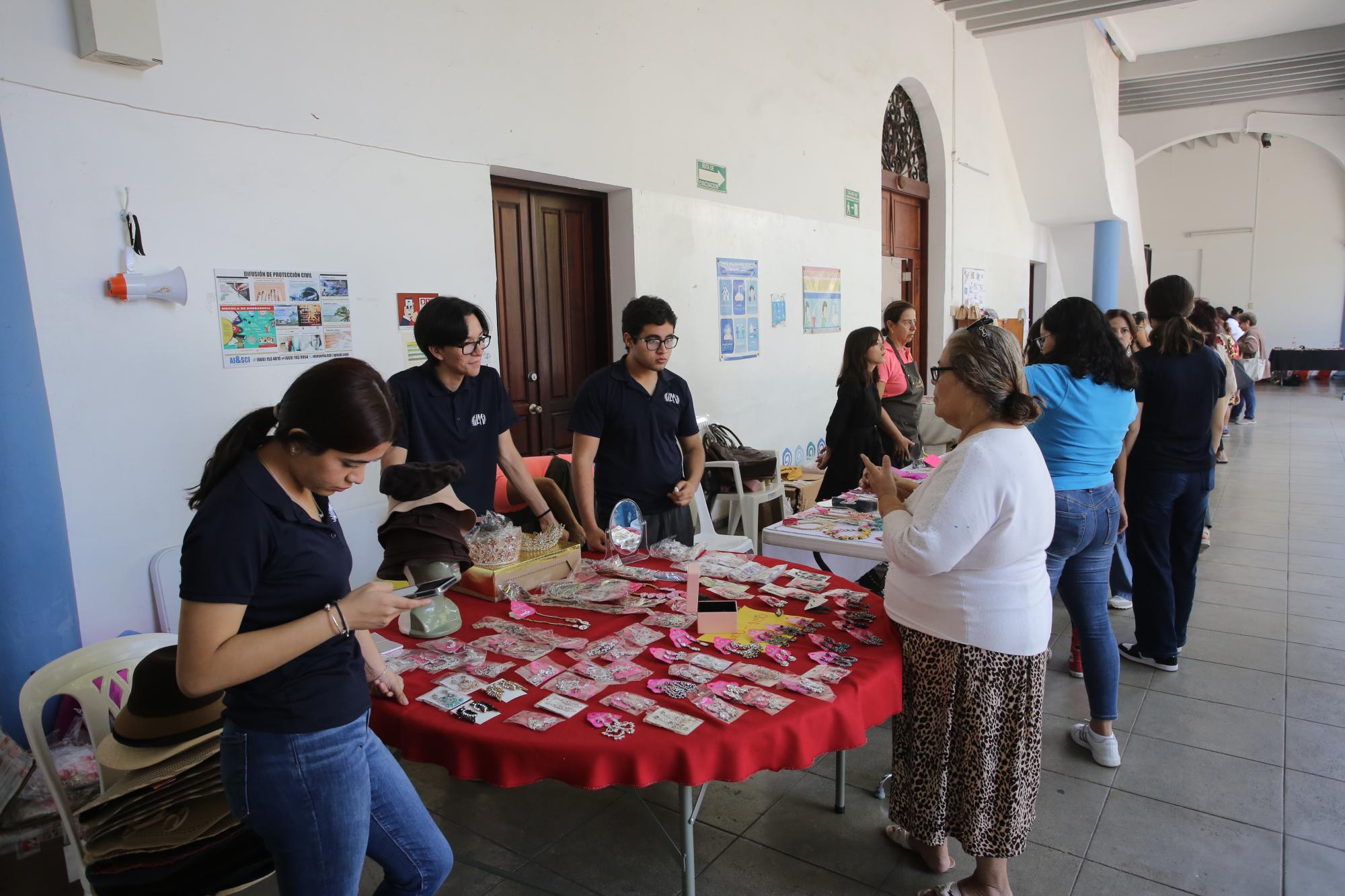 $!Por los pasillos de Casa del Mar se instalaron los diferentes stands.